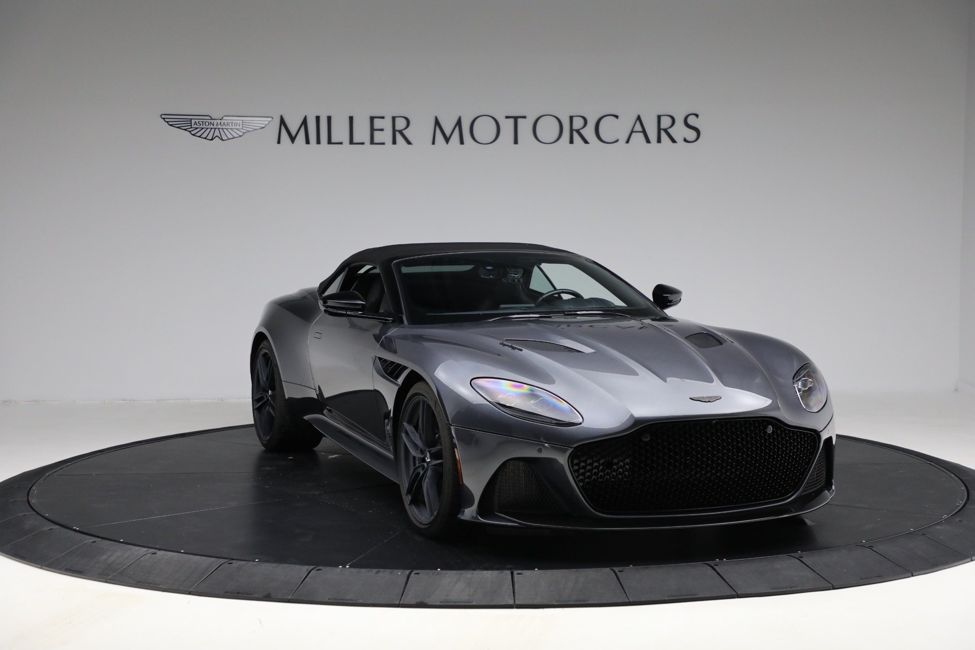 Used-2022-Aston-Martin-DBS-Superleggera