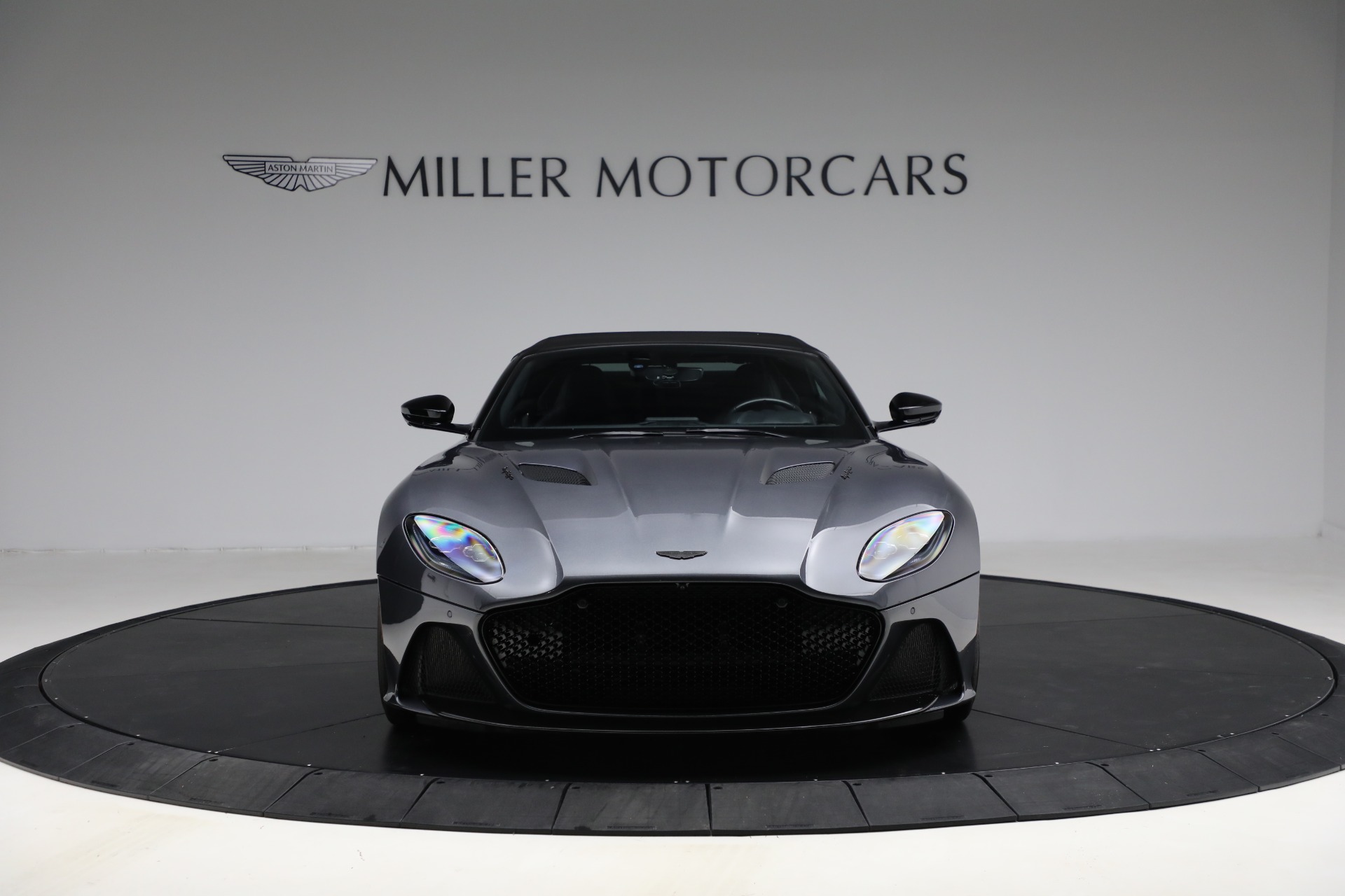 Used-2022-Aston-Martin-DBS-Superleggera