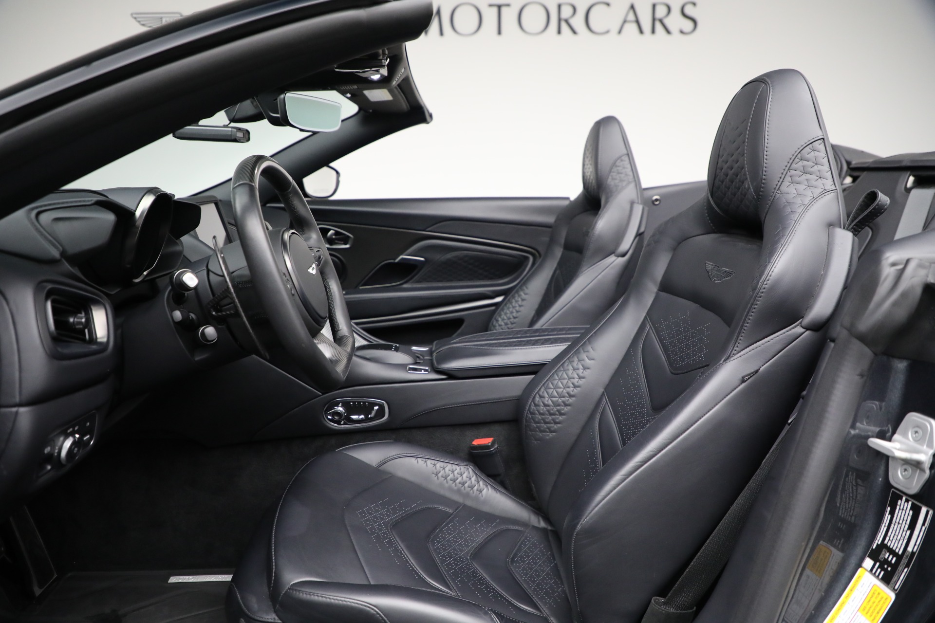 Used-2022-Aston-Martin-DBS-Superleggera