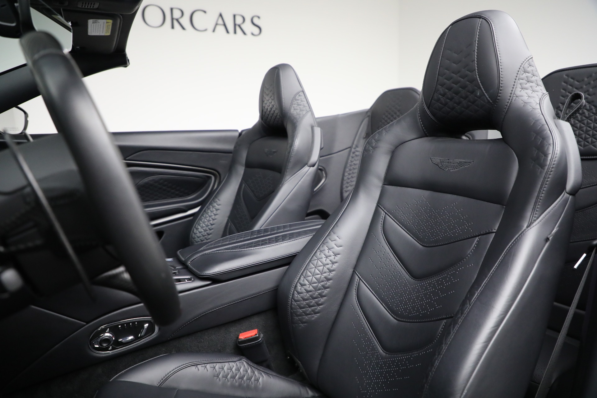 Used-2022-Aston-Martin-DBS-Superleggera