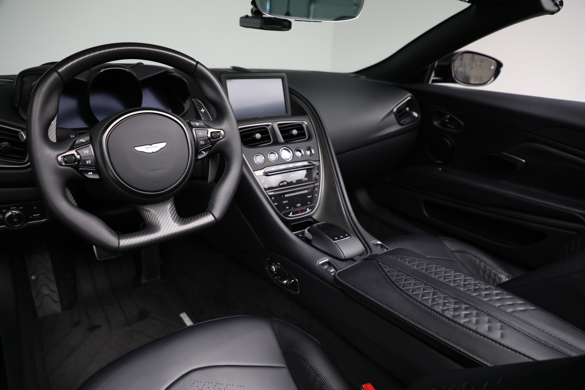 Used-2022-Aston-Martin-DBS-Superleggera