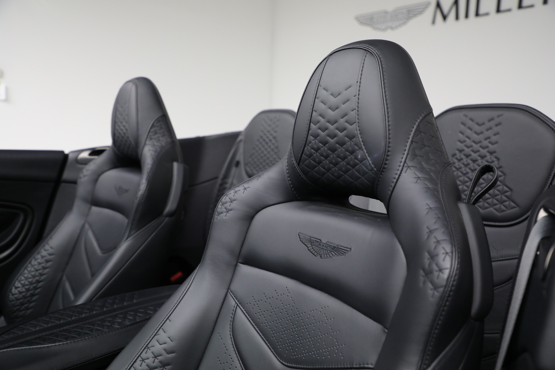 Used-2022-Aston-Martin-DBS-Superleggera