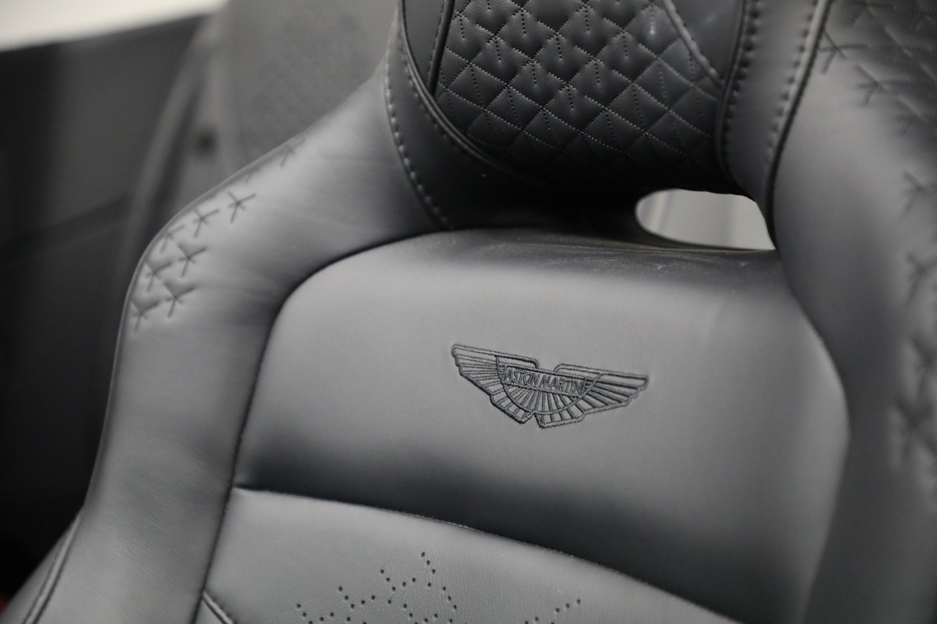 Used-2022-Aston-Martin-DBS-Superleggera