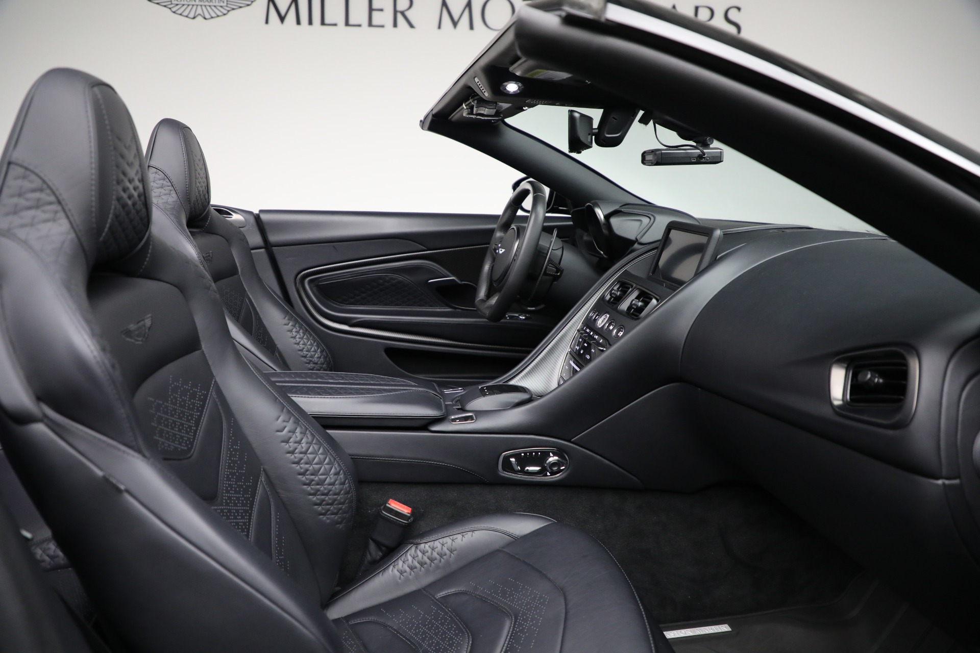 Used-2022-Aston-Martin-DBS-Superleggera