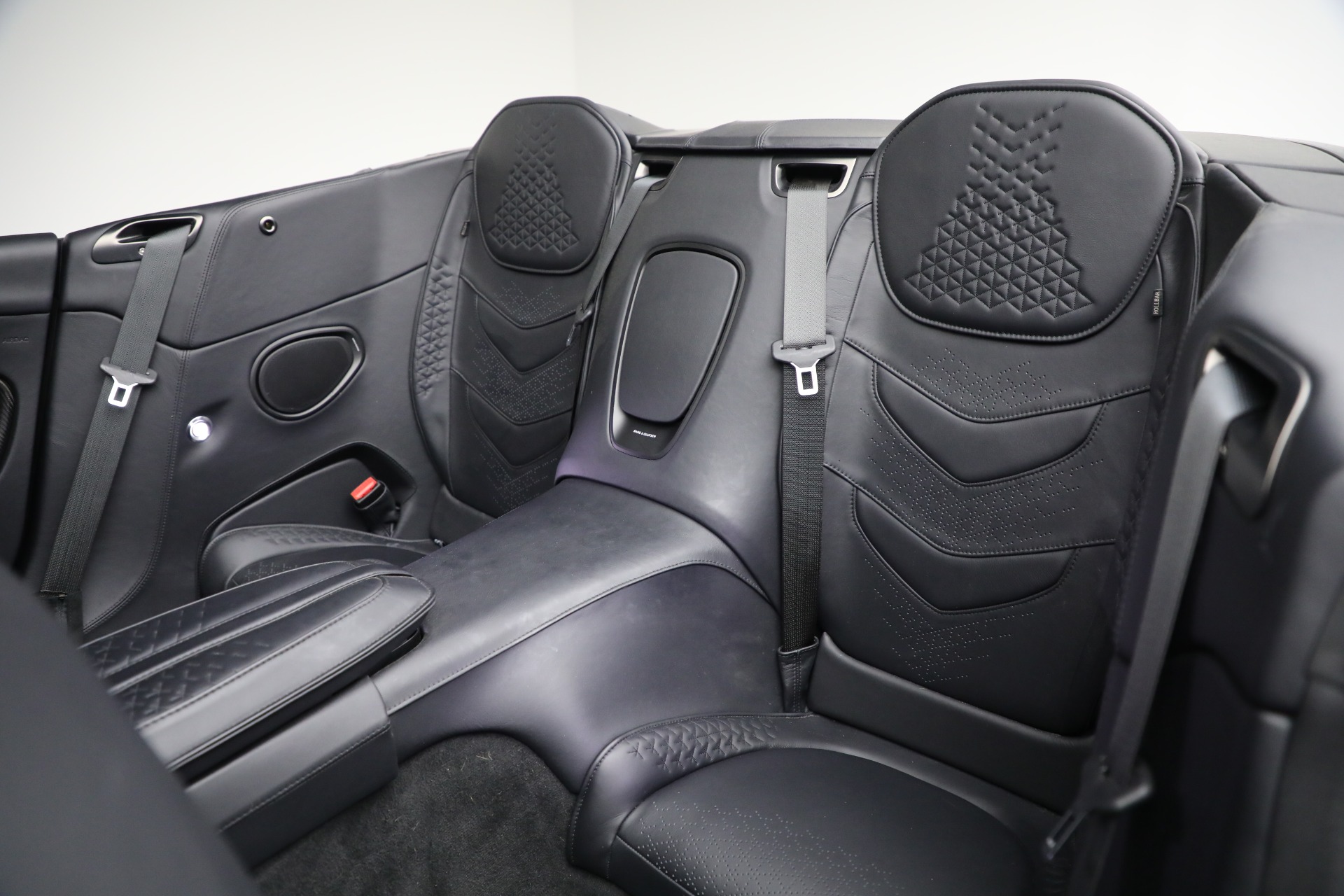 Used-2022-Aston-Martin-DBS-Superleggera