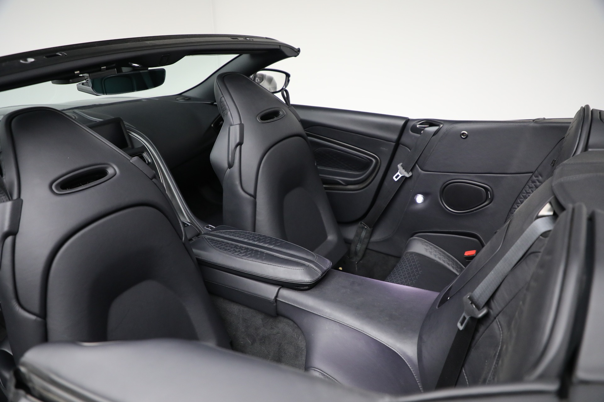 Used-2022-Aston-Martin-DBS-Superleggera