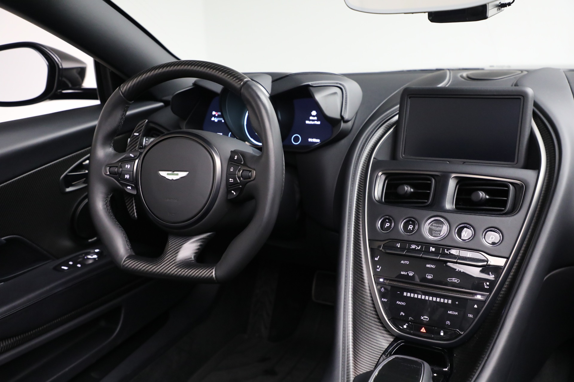 Used-2022-Aston-Martin-DBS-Superleggera