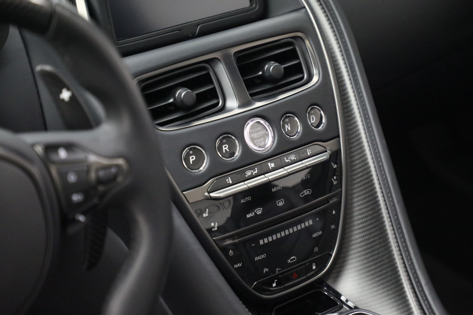 Used-2022-Aston-Martin-DBS-Superleggera