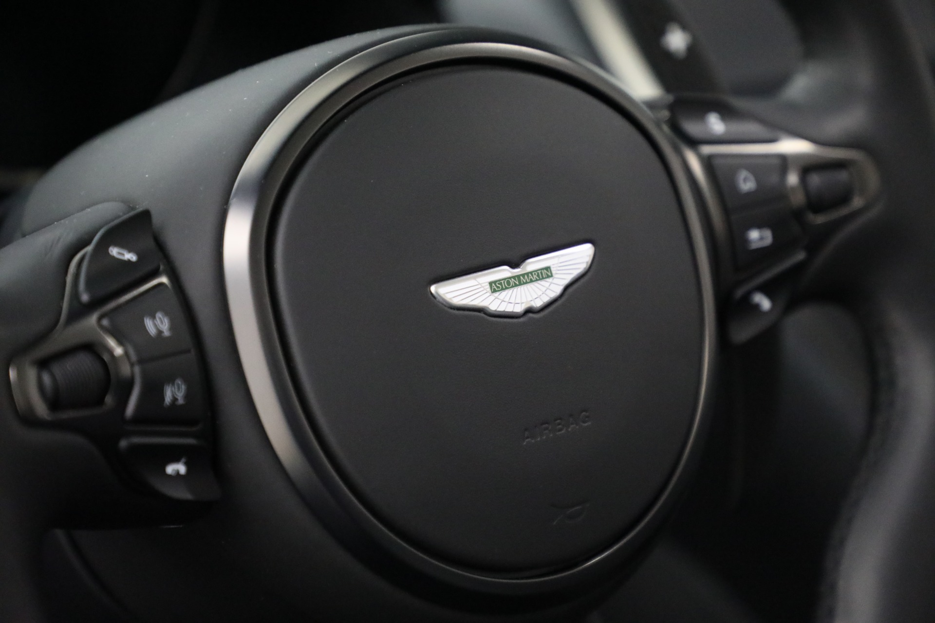 Used-2022-Aston-Martin-DBS-Superleggera