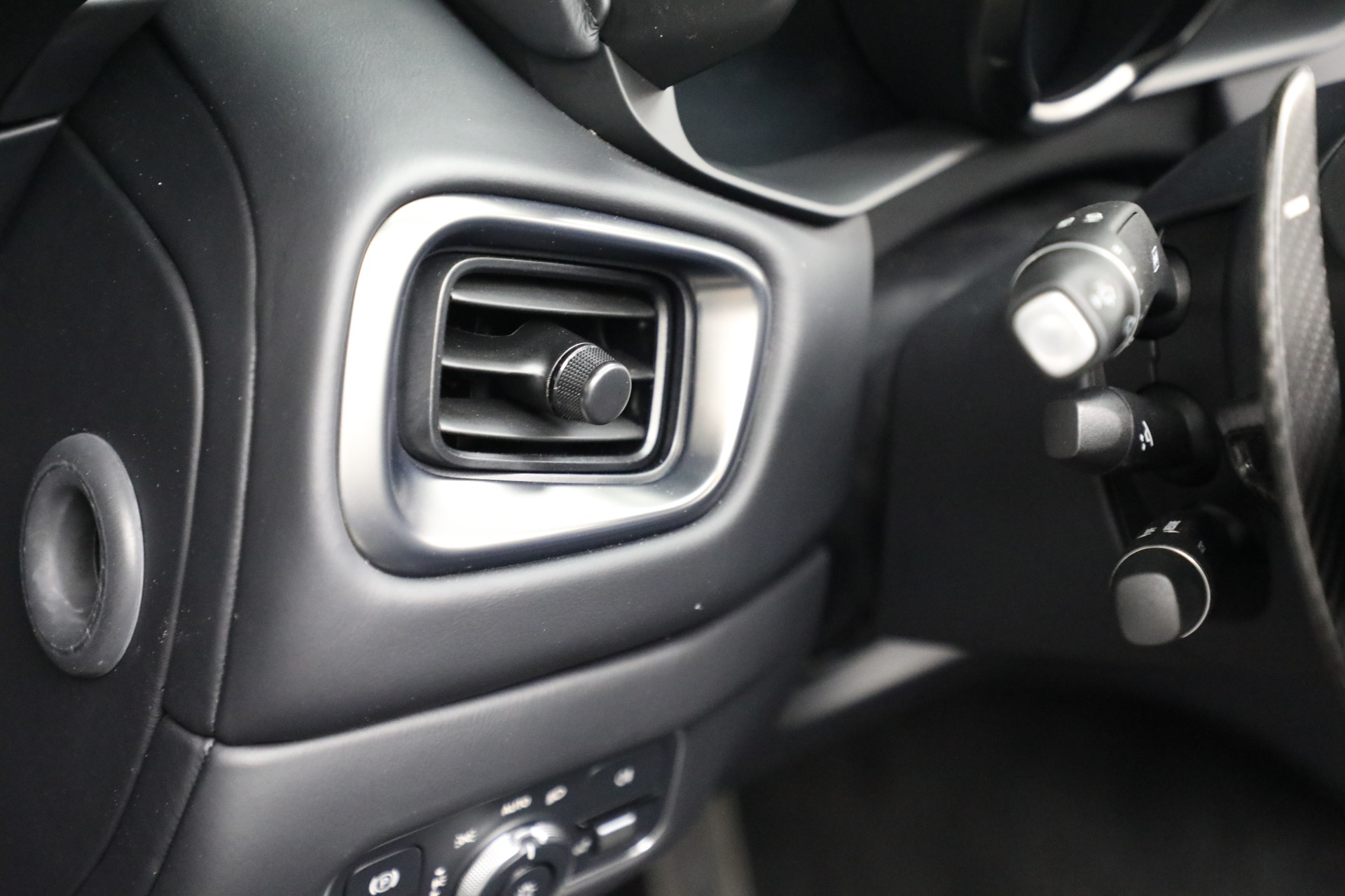 Used-2022-Aston-Martin-DBS-Superleggera