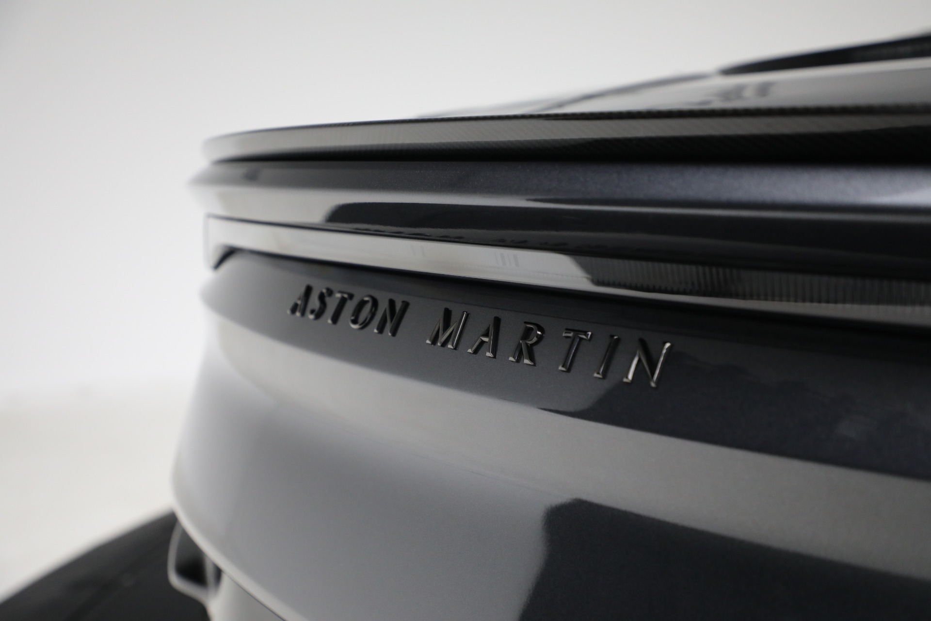 Used-2022-Aston-Martin-DBS-Superleggera