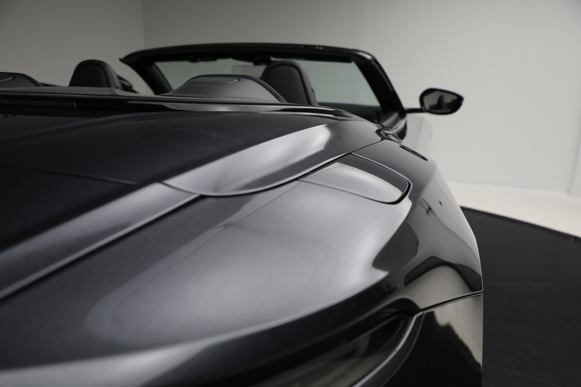 Used-2022-Aston-Martin-DBS-Superleggera