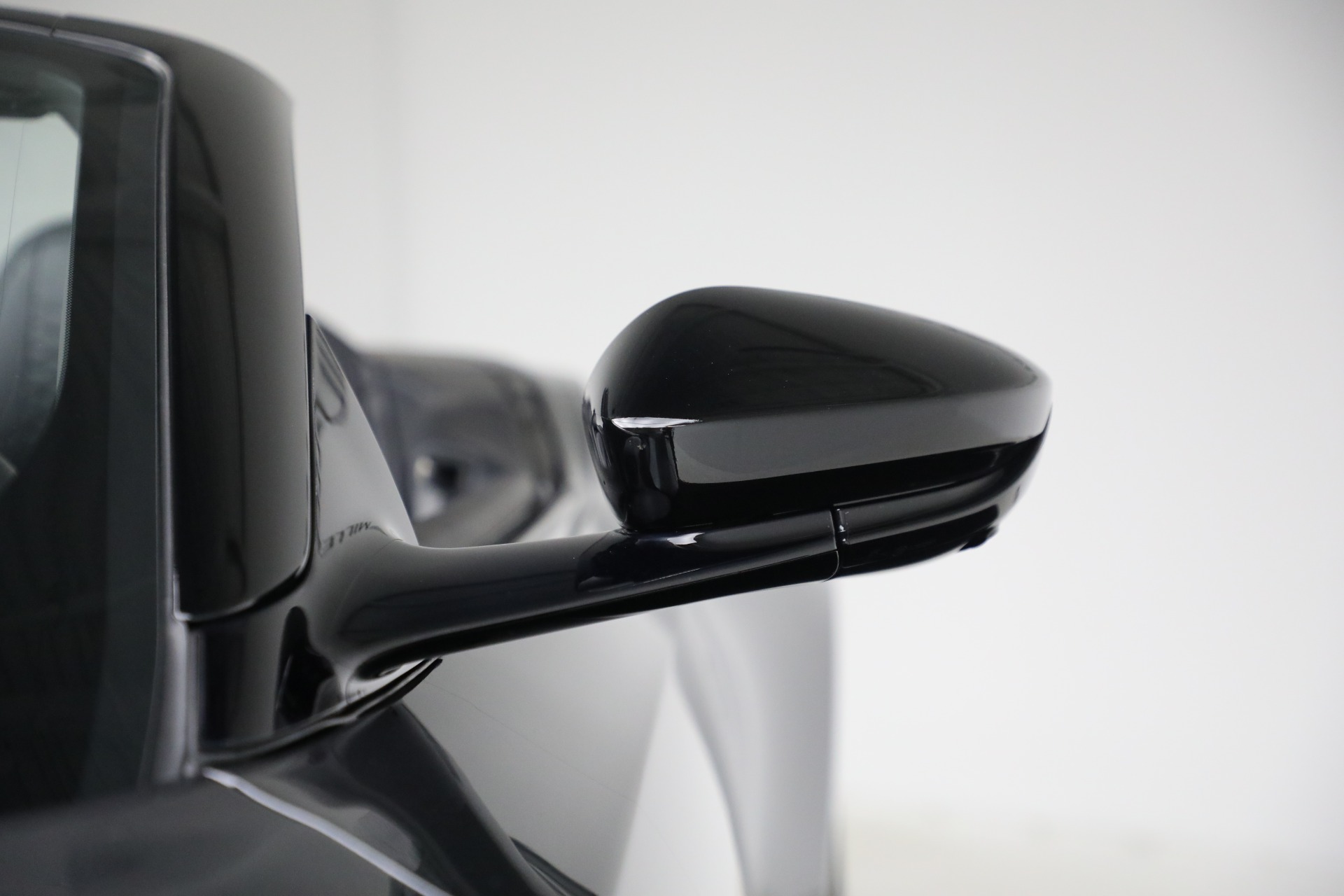 Used-2022-Aston-Martin-DBS-Superleggera