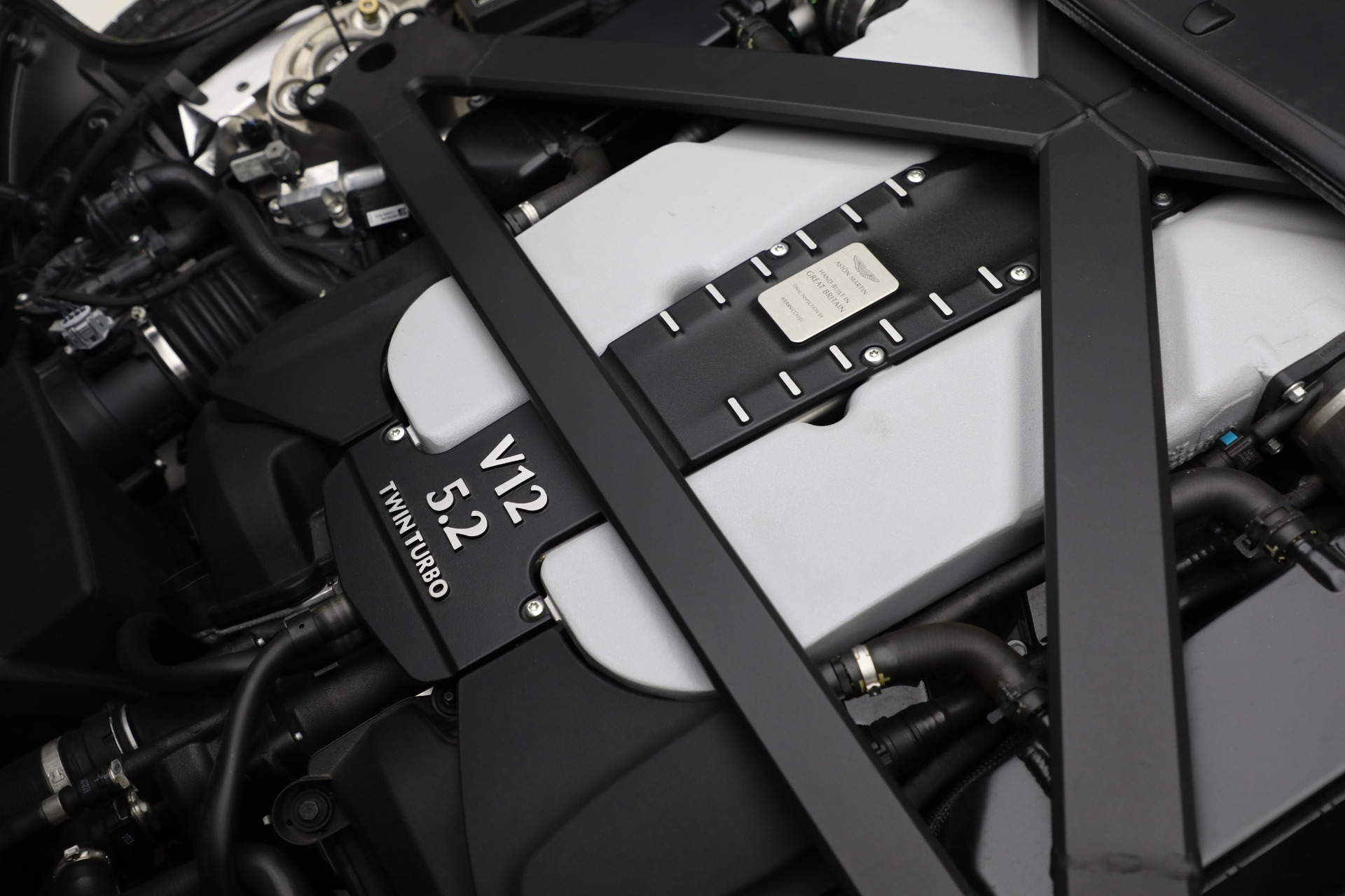 Used-2022-Aston-Martin-DBS-Superleggera