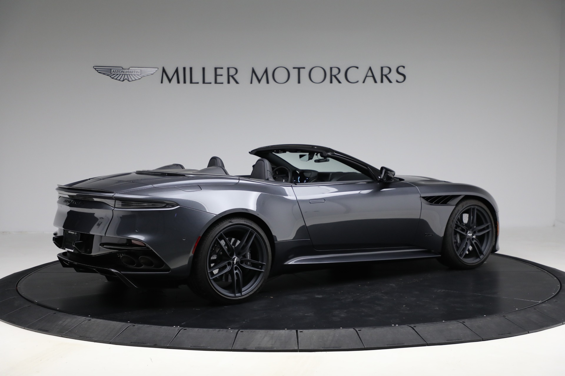 Used-2022-Aston-Martin-DBS-Superleggera