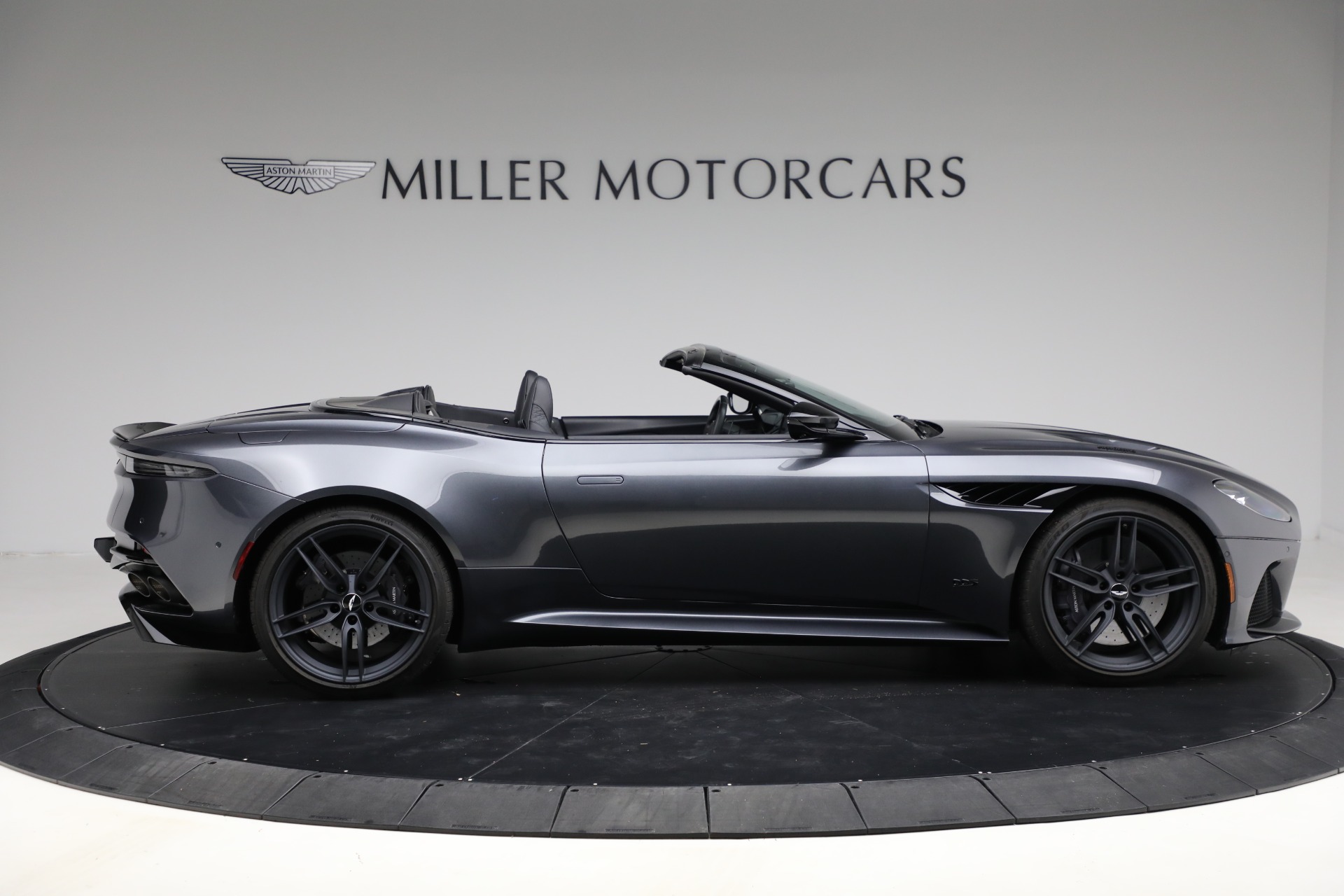 Used-2022-Aston-Martin-DBS-Superleggera