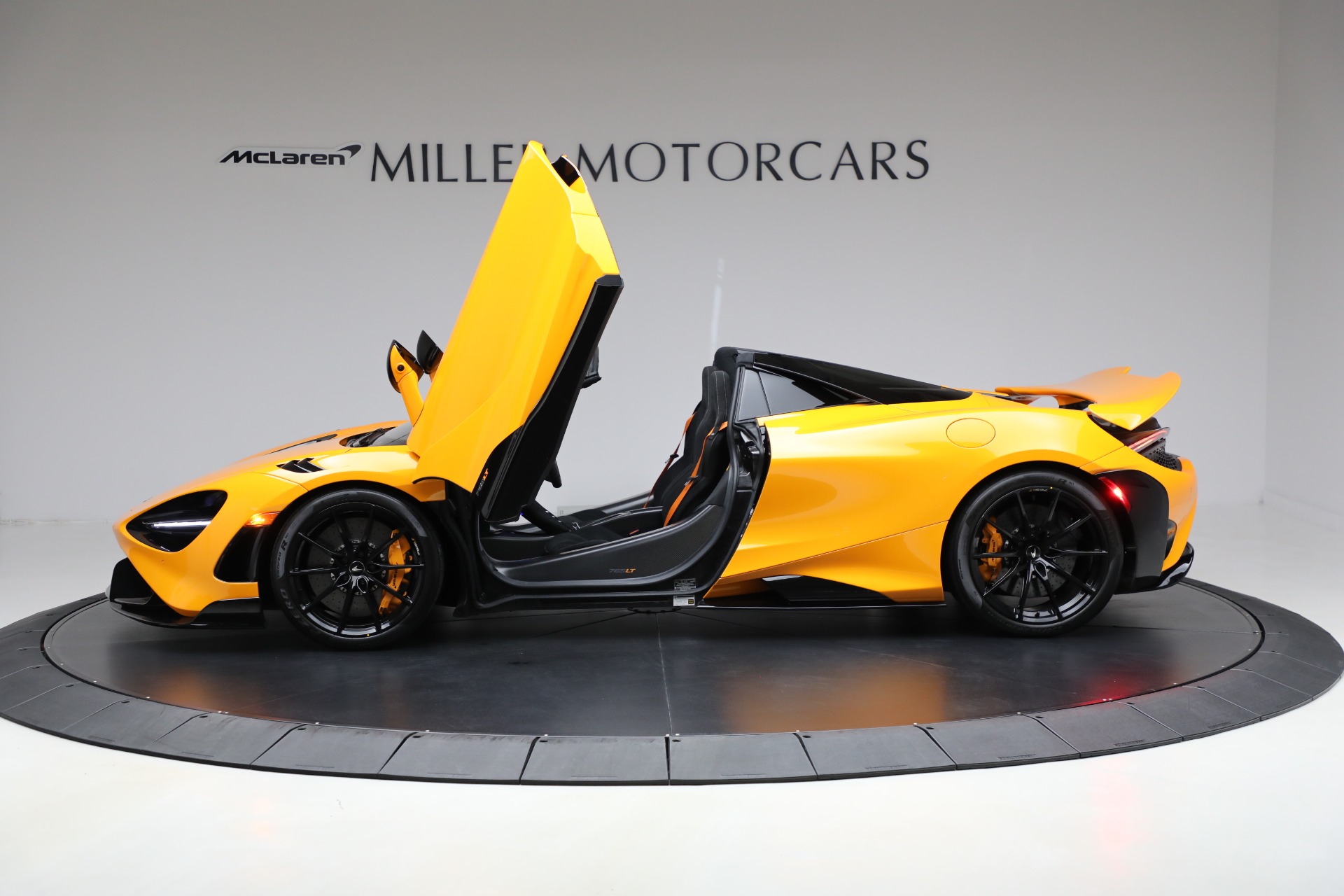 Used-2022-McLaren-765LT-Spider