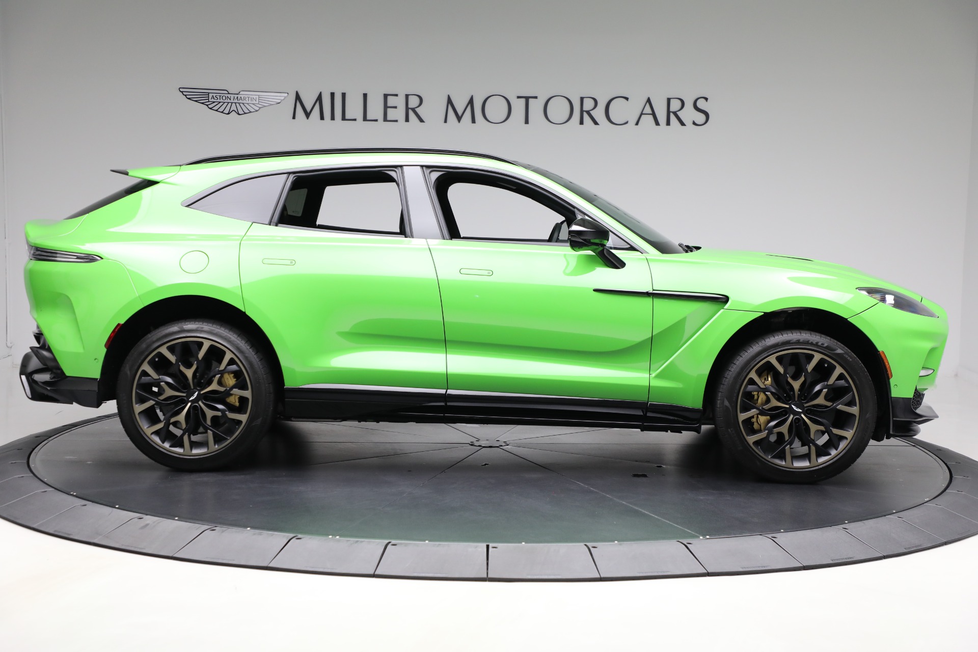 Used-2023-Aston-Martin-DBX-707