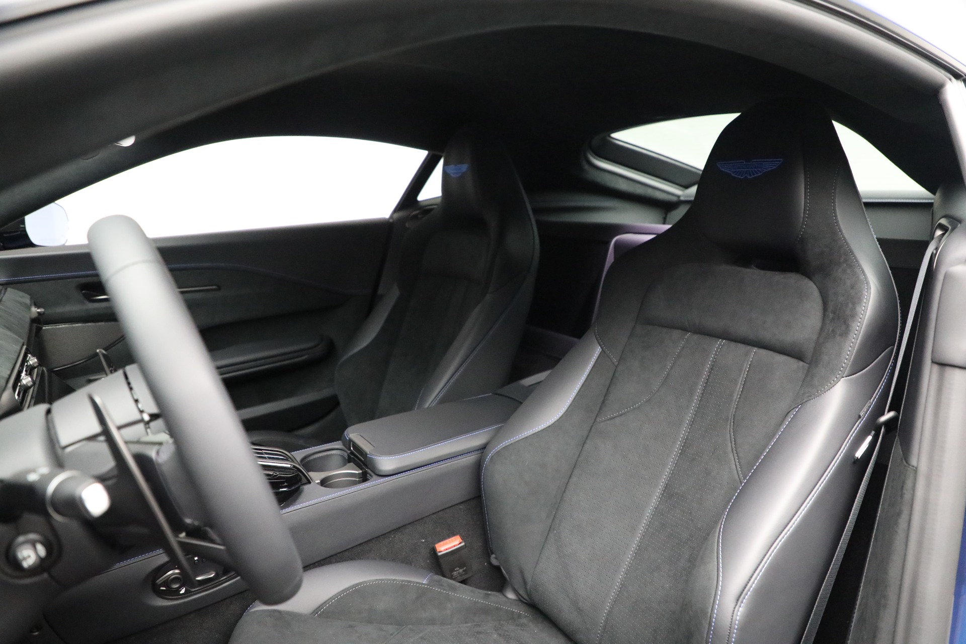 Used-2025-Aston-Martin-Vantage