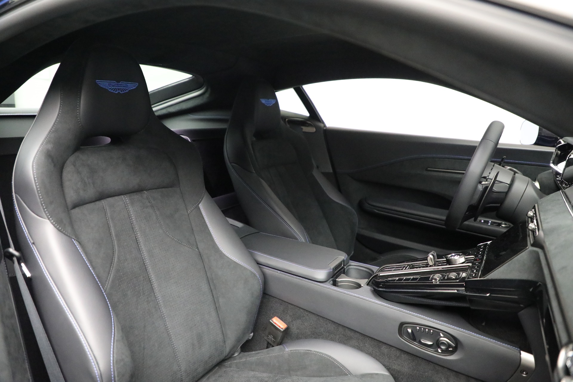 Used-2025-Aston-Martin-Vantage