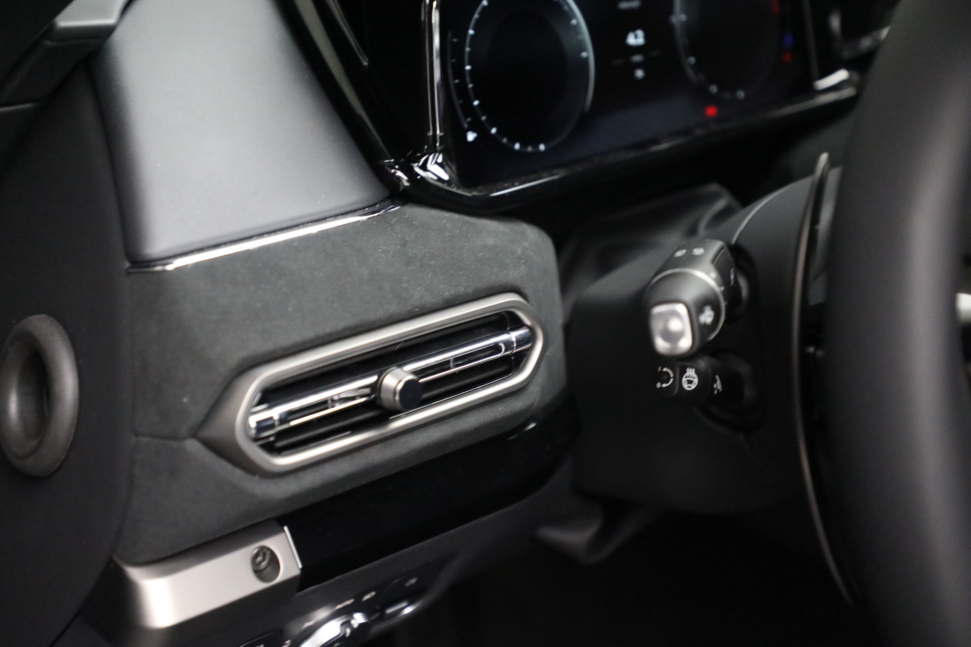 Used-2025-Aston-Martin-Vantage