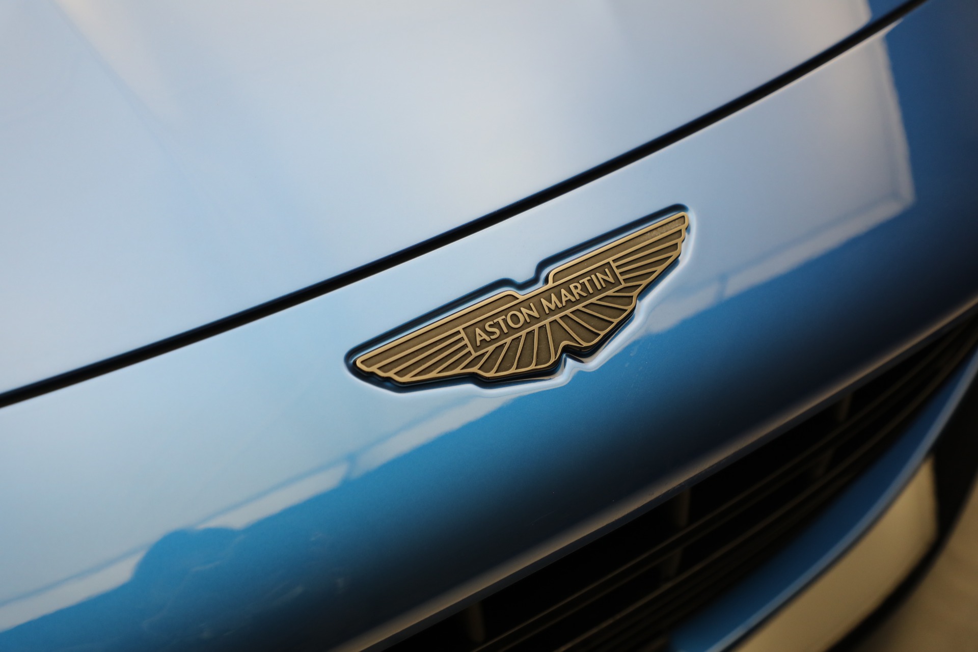 Used-2025-Aston-Martin-Vantage