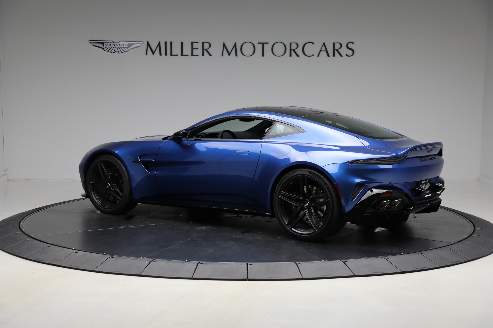 Used-2025-Aston-Martin-Vantage