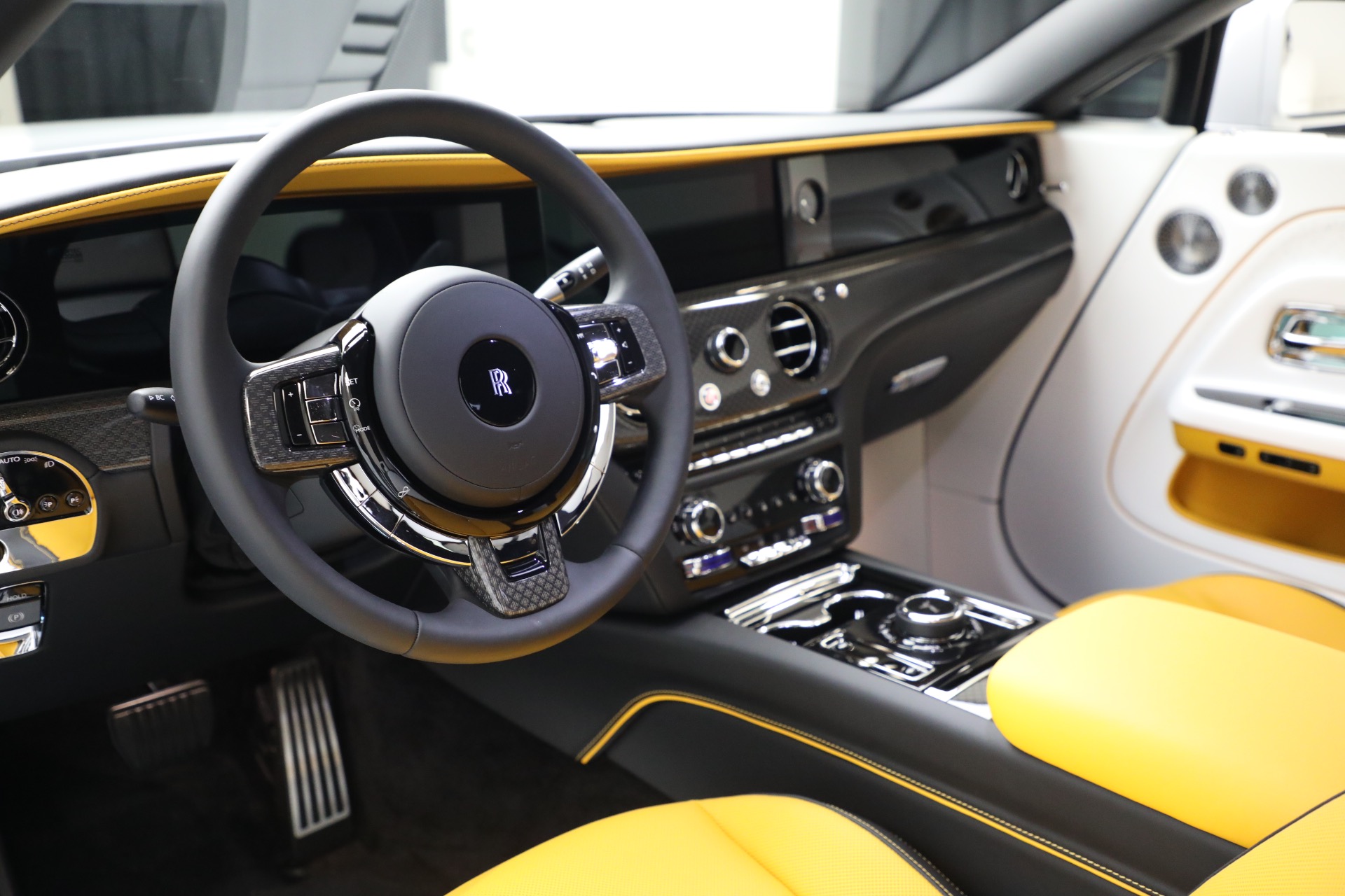 Used-2025-Rolls-Royce-Black-Badge-Spectre