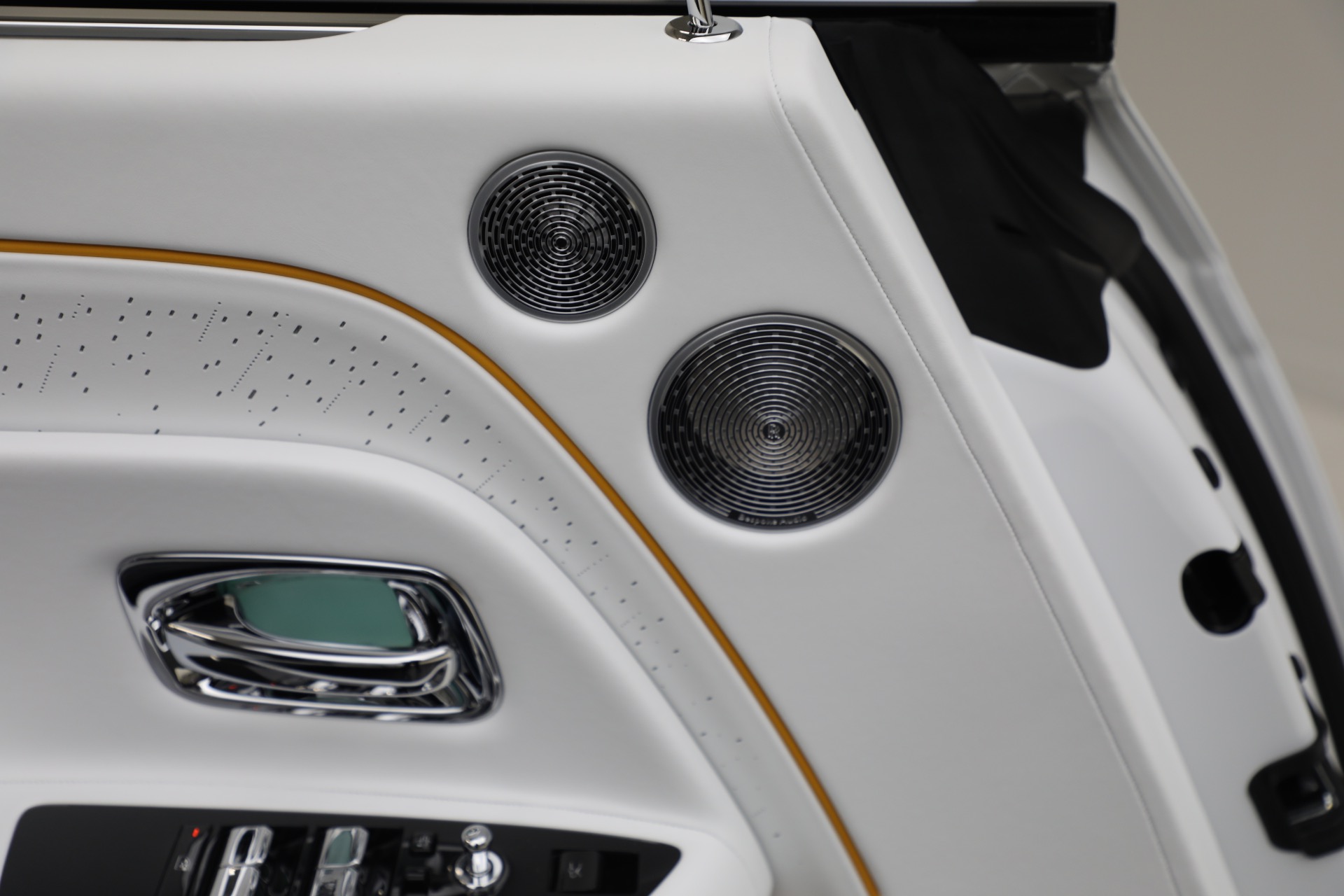 Used-2025-Rolls-Royce-Black-Badge-Spectre