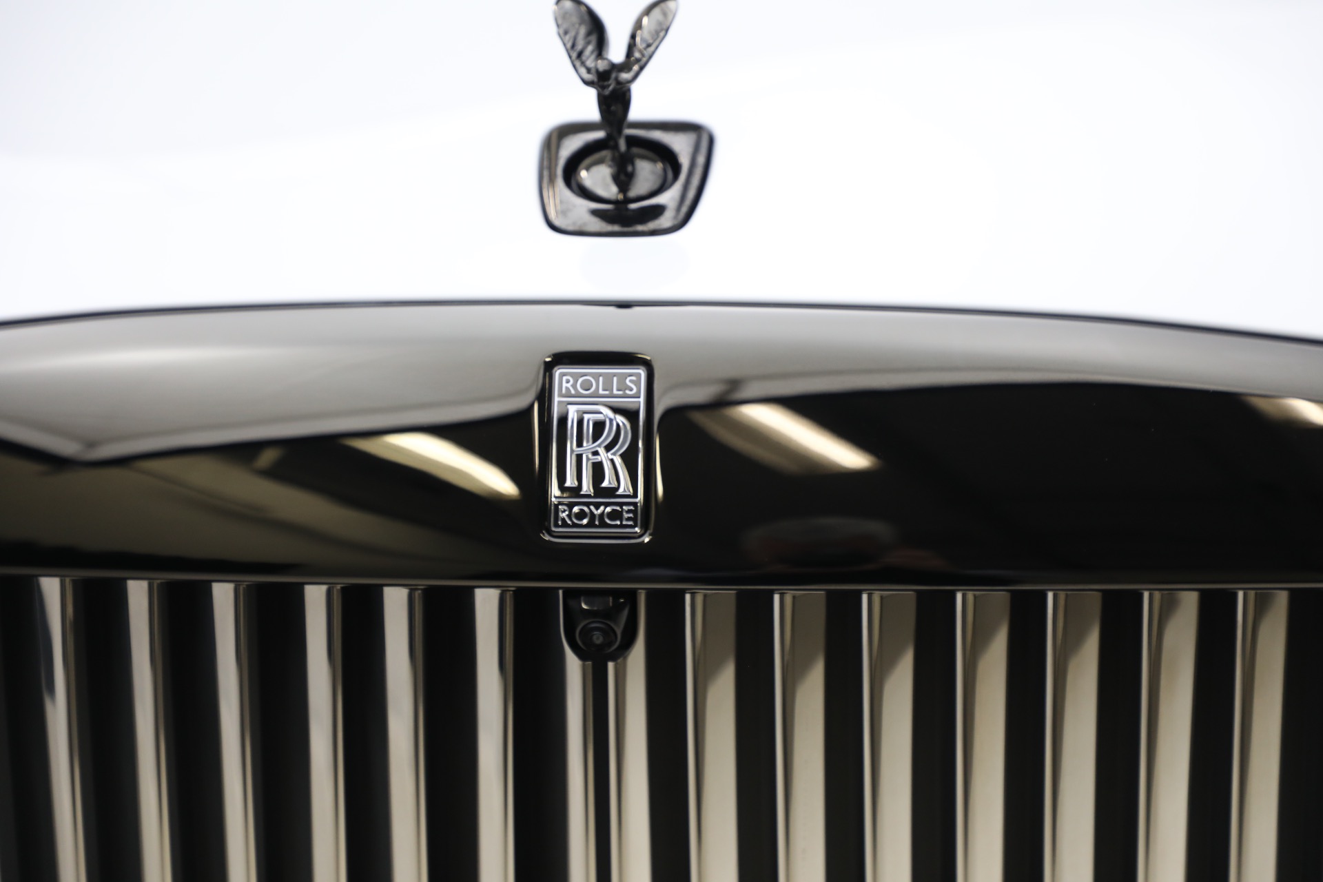 Used-2025-Rolls-Royce-Black-Badge-Spectre