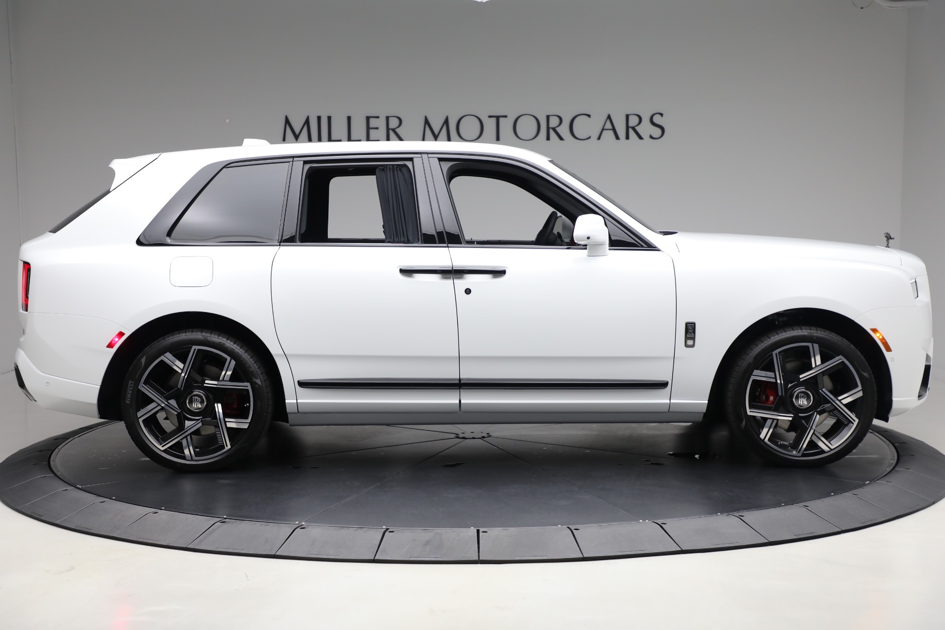 Used-2025-Rolls-Royce-Black-Badge-Cullinan