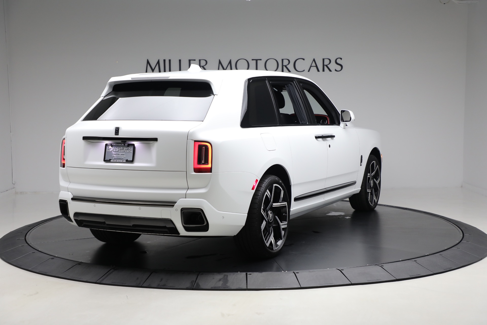 Used-2025-Rolls-Royce-Black-Badge-Cullinan