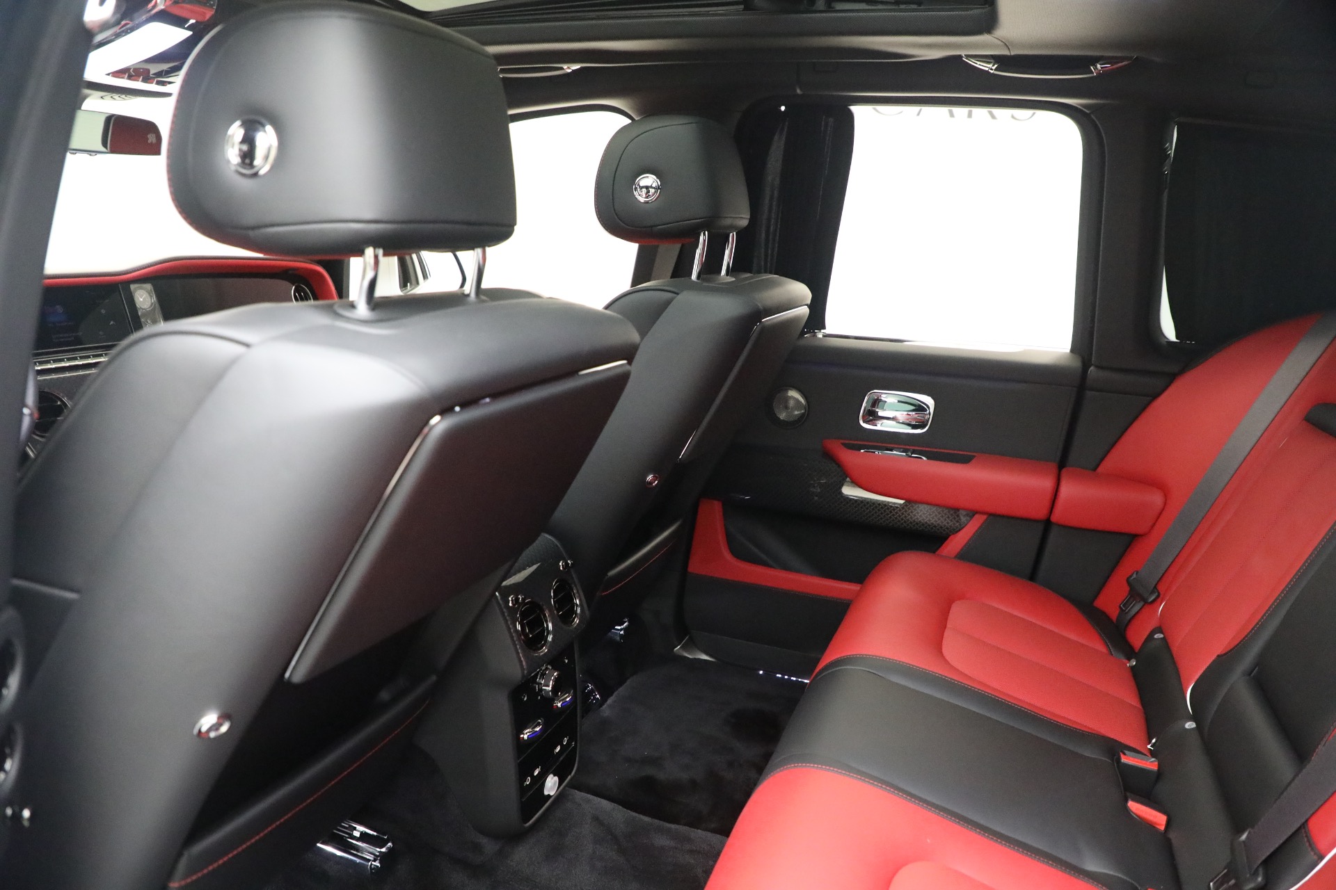Used-2025-Rolls-Royce-Black-Badge-Cullinan