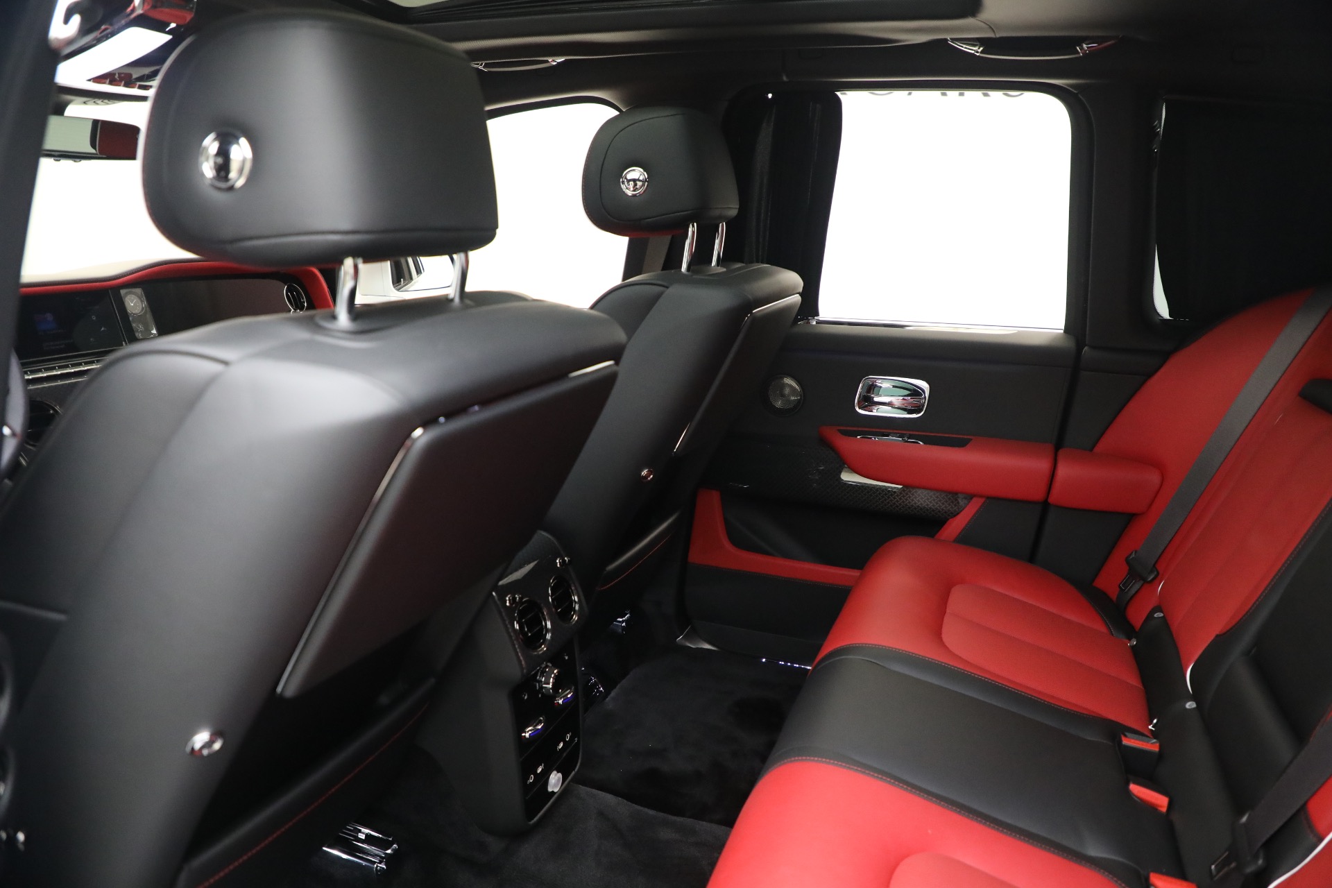 Used-2025-Rolls-Royce-Black-Badge-Cullinan
