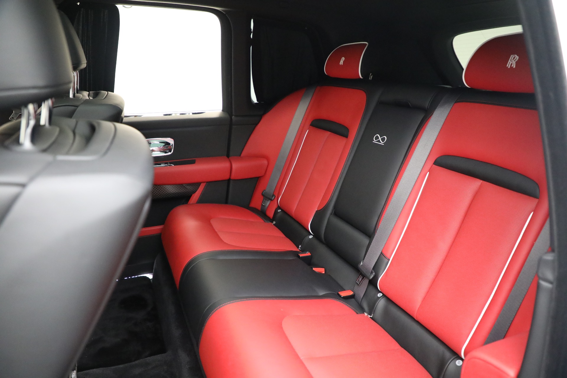 Used-2025-Rolls-Royce-Black-Badge-Cullinan