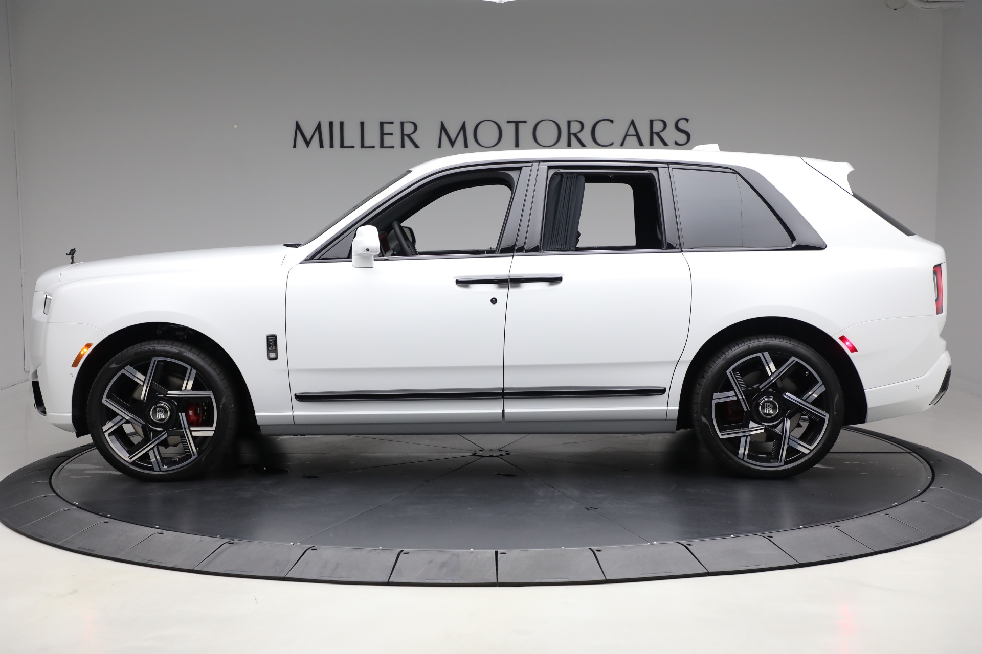Used-2025-Rolls-Royce-Black-Badge-Cullinan