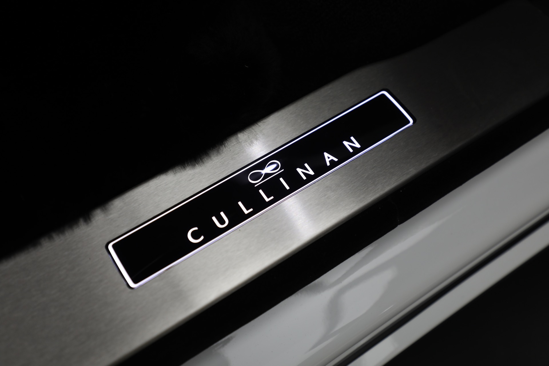 Used-2025-Rolls-Royce-Black-Badge-Cullinan