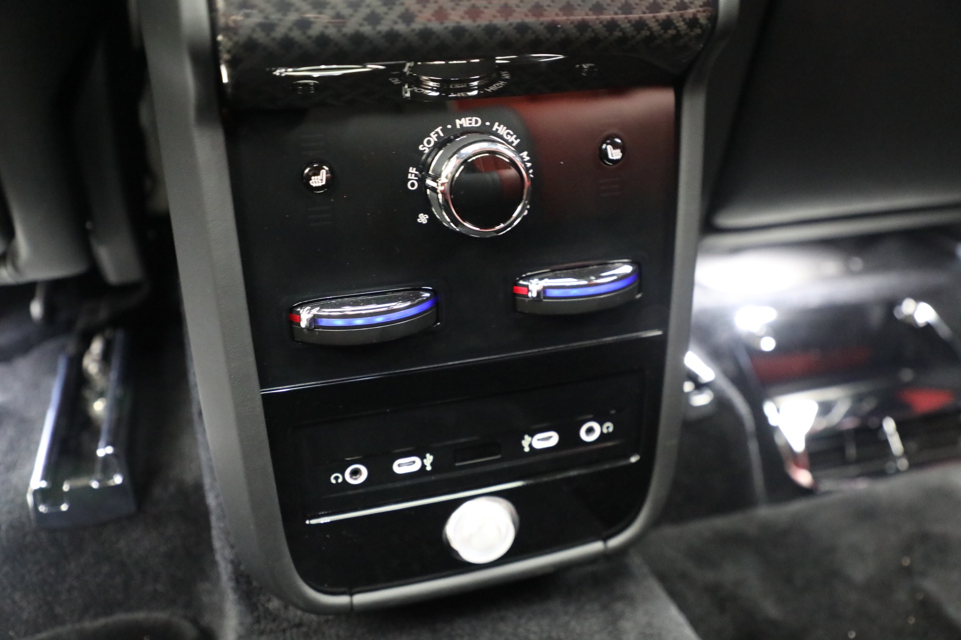 Used-2025-Rolls-Royce-Black-Badge-Cullinan