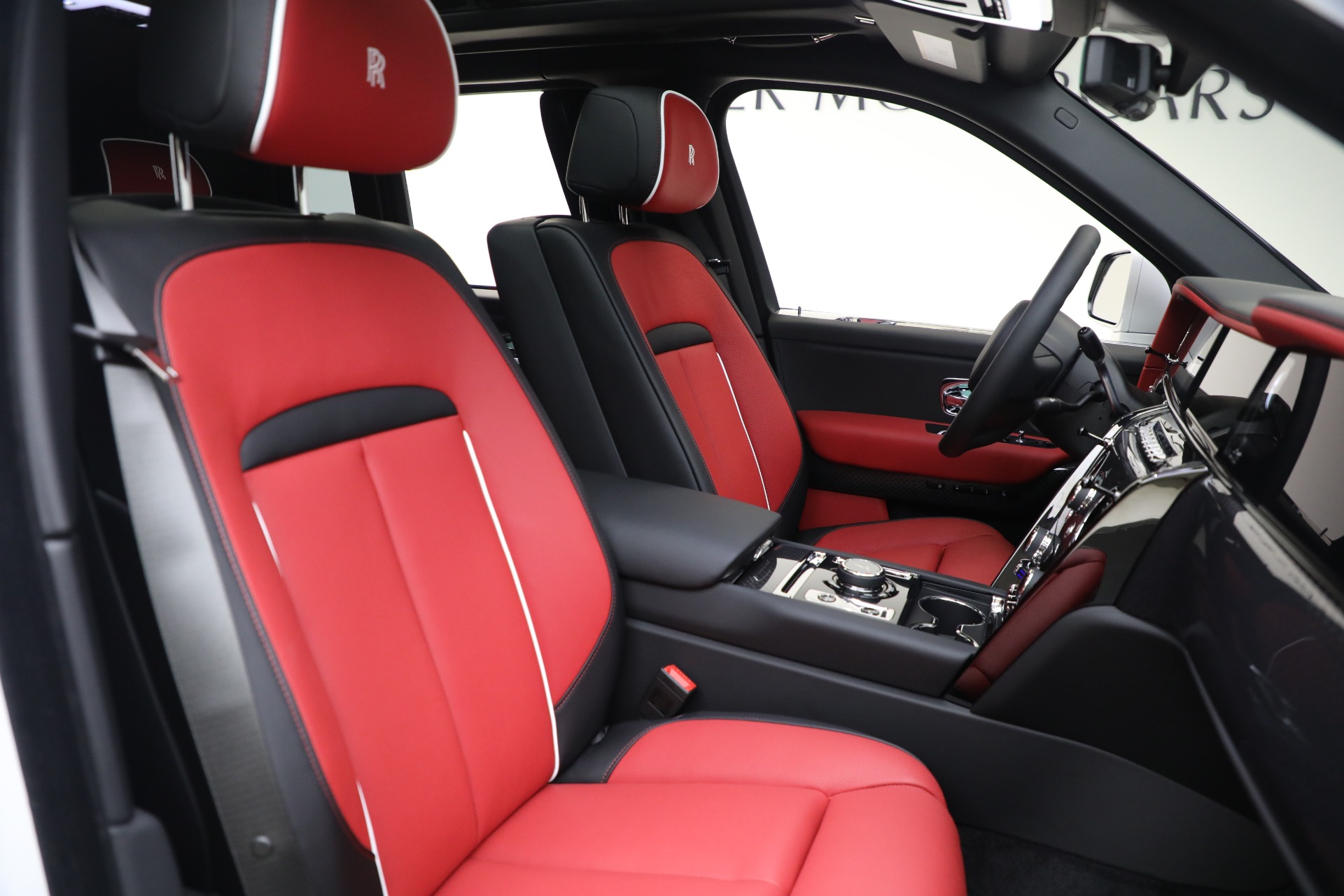 Used-2025-Rolls-Royce-Black-Badge-Cullinan