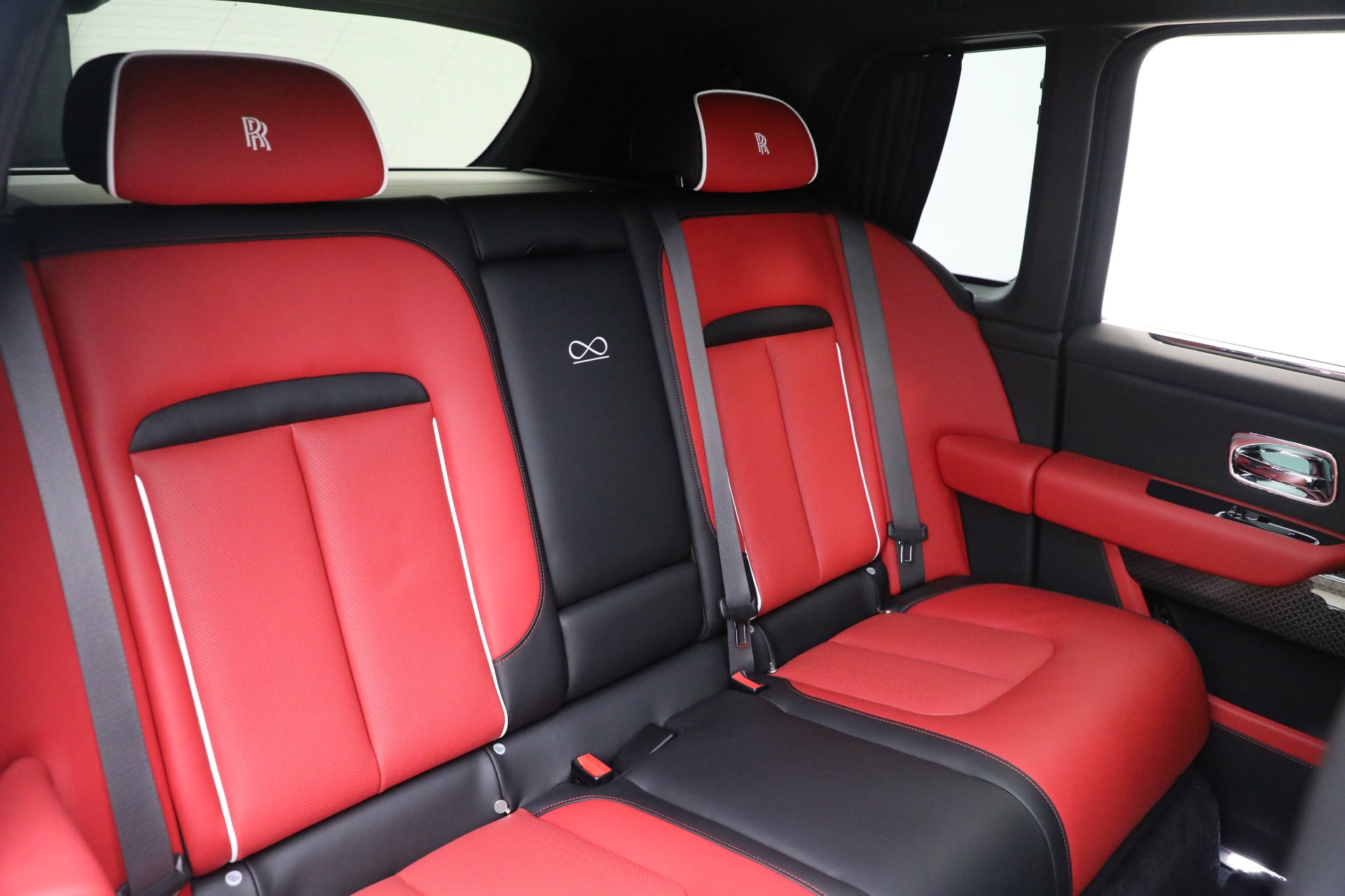Used-2025-Rolls-Royce-Black-Badge-Cullinan