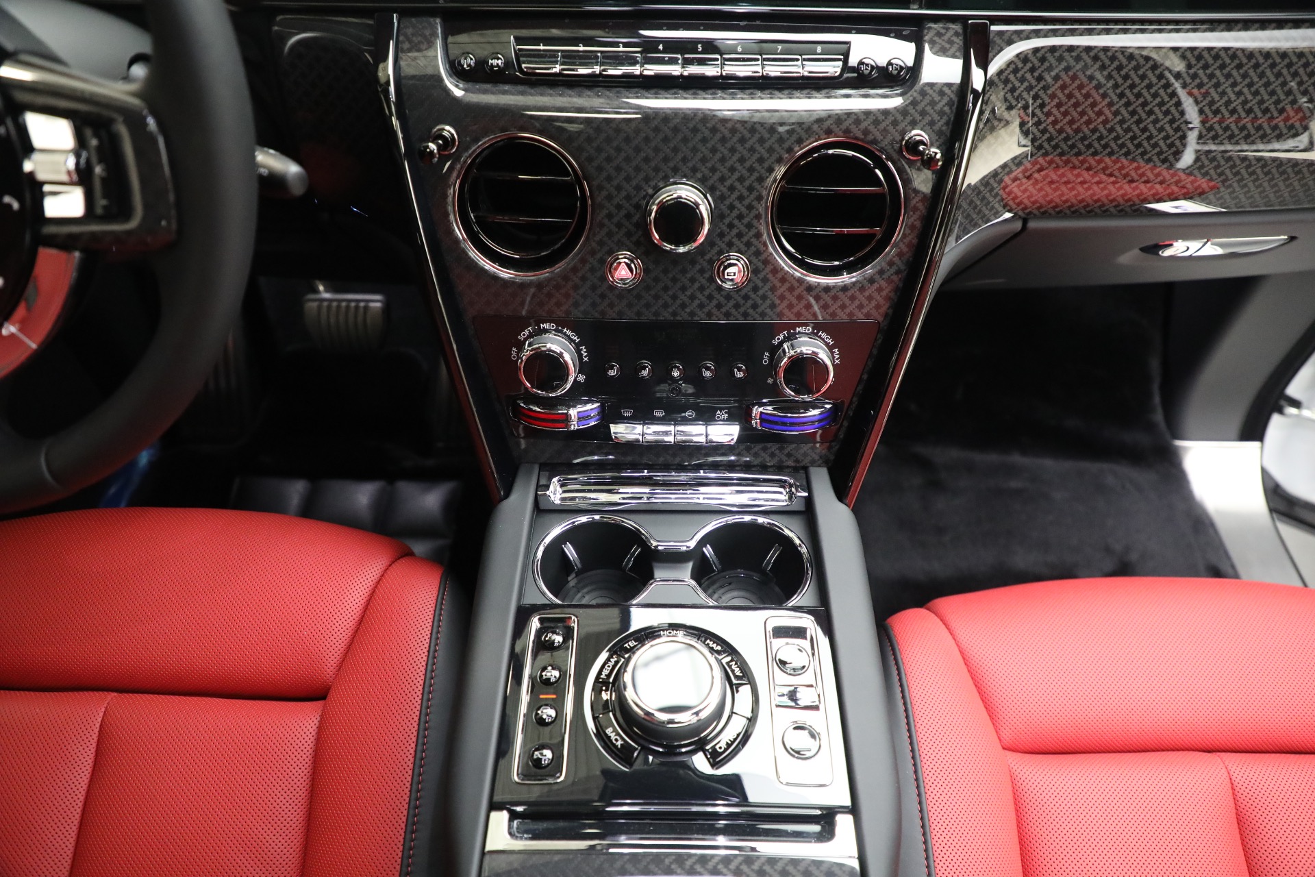 Used-2025-Rolls-Royce-Black-Badge-Cullinan