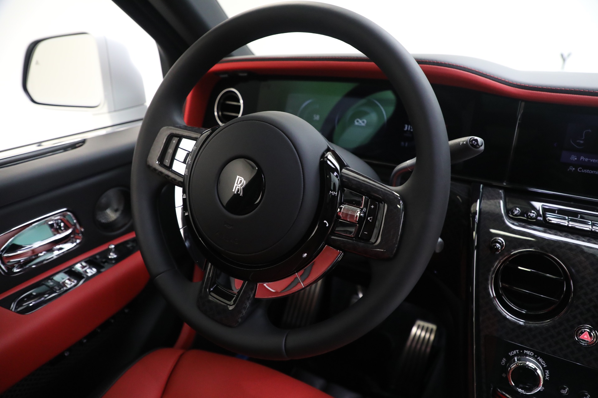 Used-2025-Rolls-Royce-Black-Badge-Cullinan