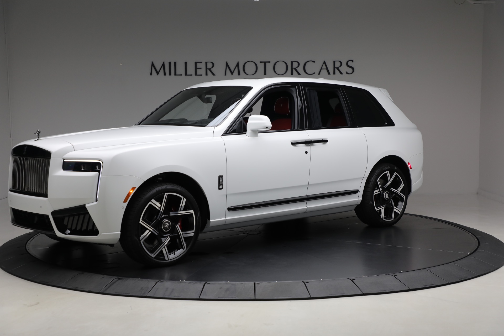 Used-2025-Rolls-Royce-Black-Badge-Cullinan