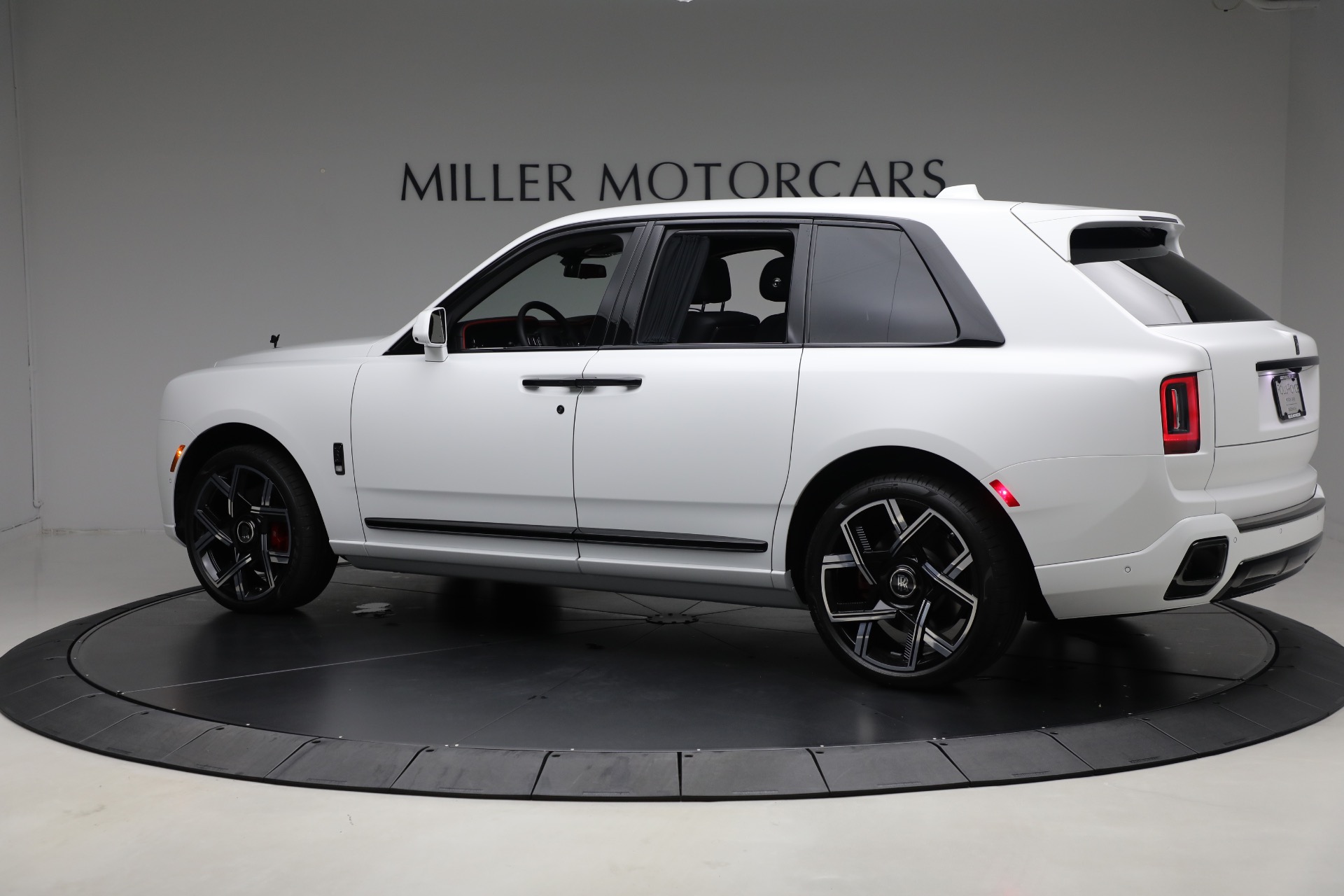 Used-2025-Rolls-Royce-Black-Badge-Cullinan