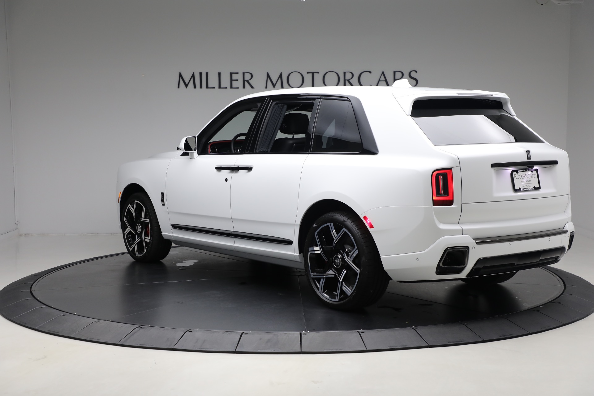 Used-2025-Rolls-Royce-Black-Badge-Cullinan