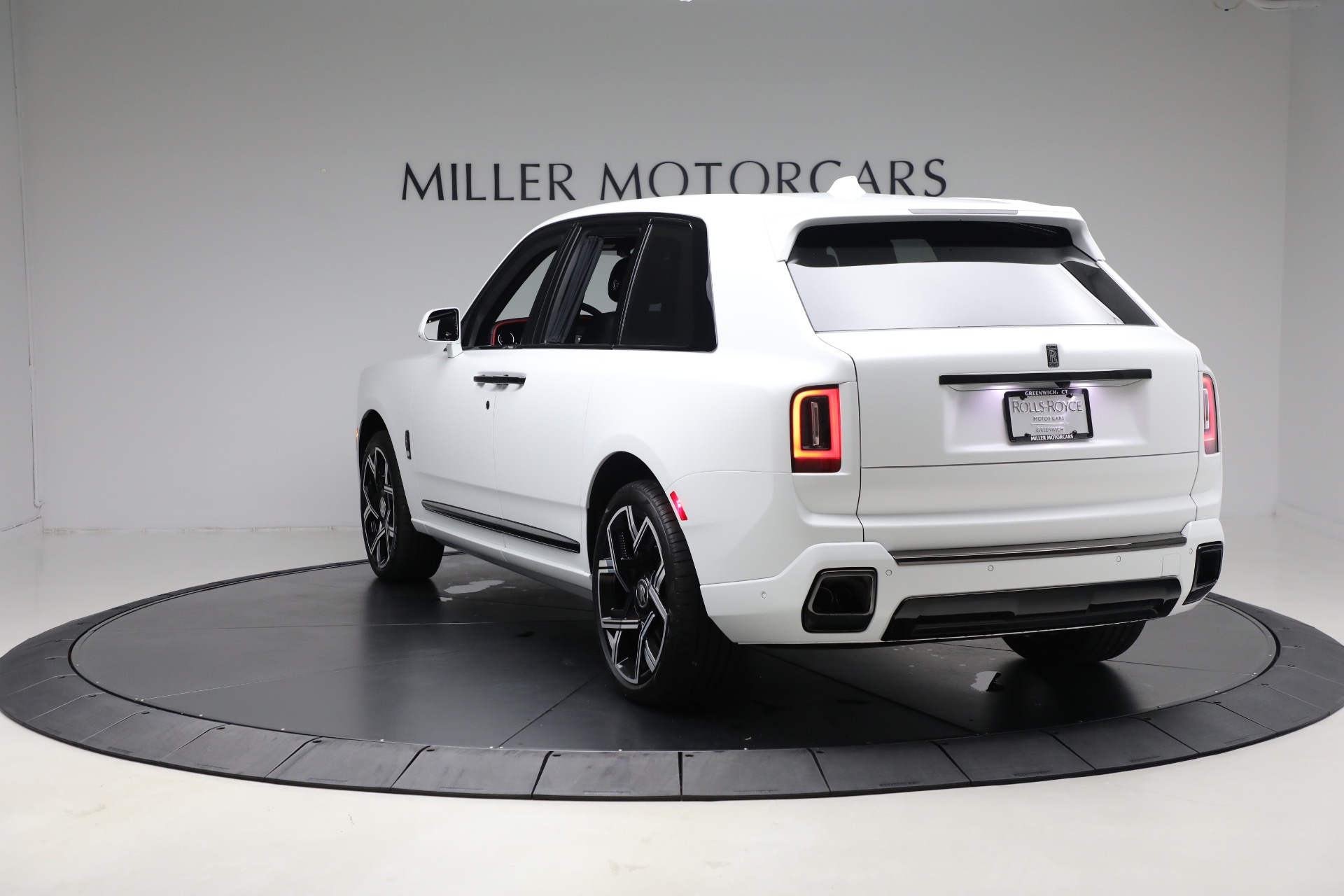 Used-2025-Rolls-Royce-Black-Badge-Cullinan