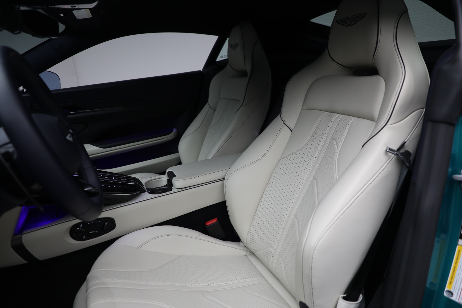 Used-2025-Aston-Martin-Vantage