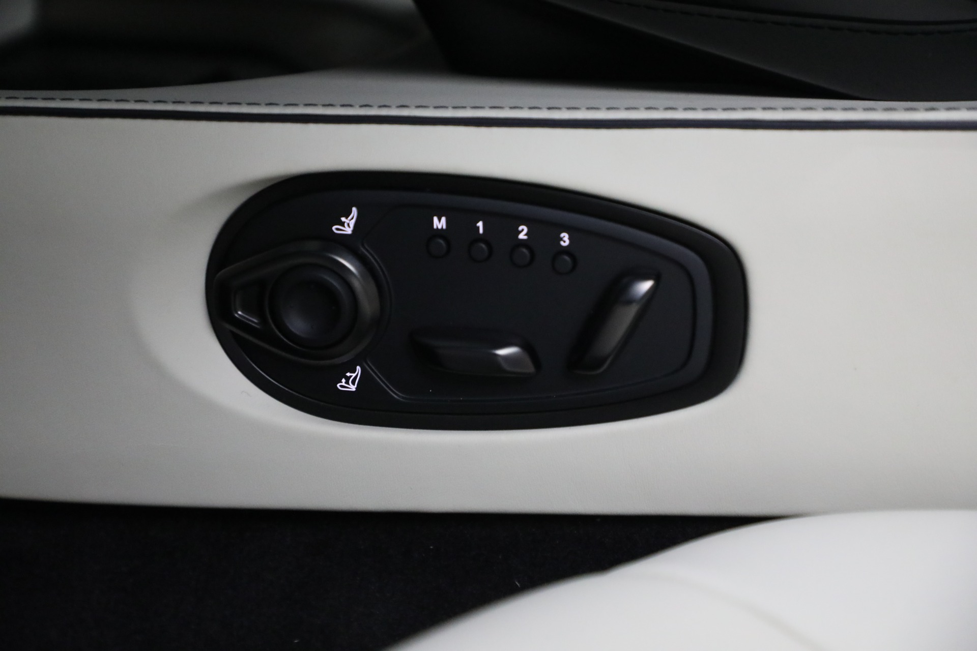 Used-2025-Aston-Martin-Vantage