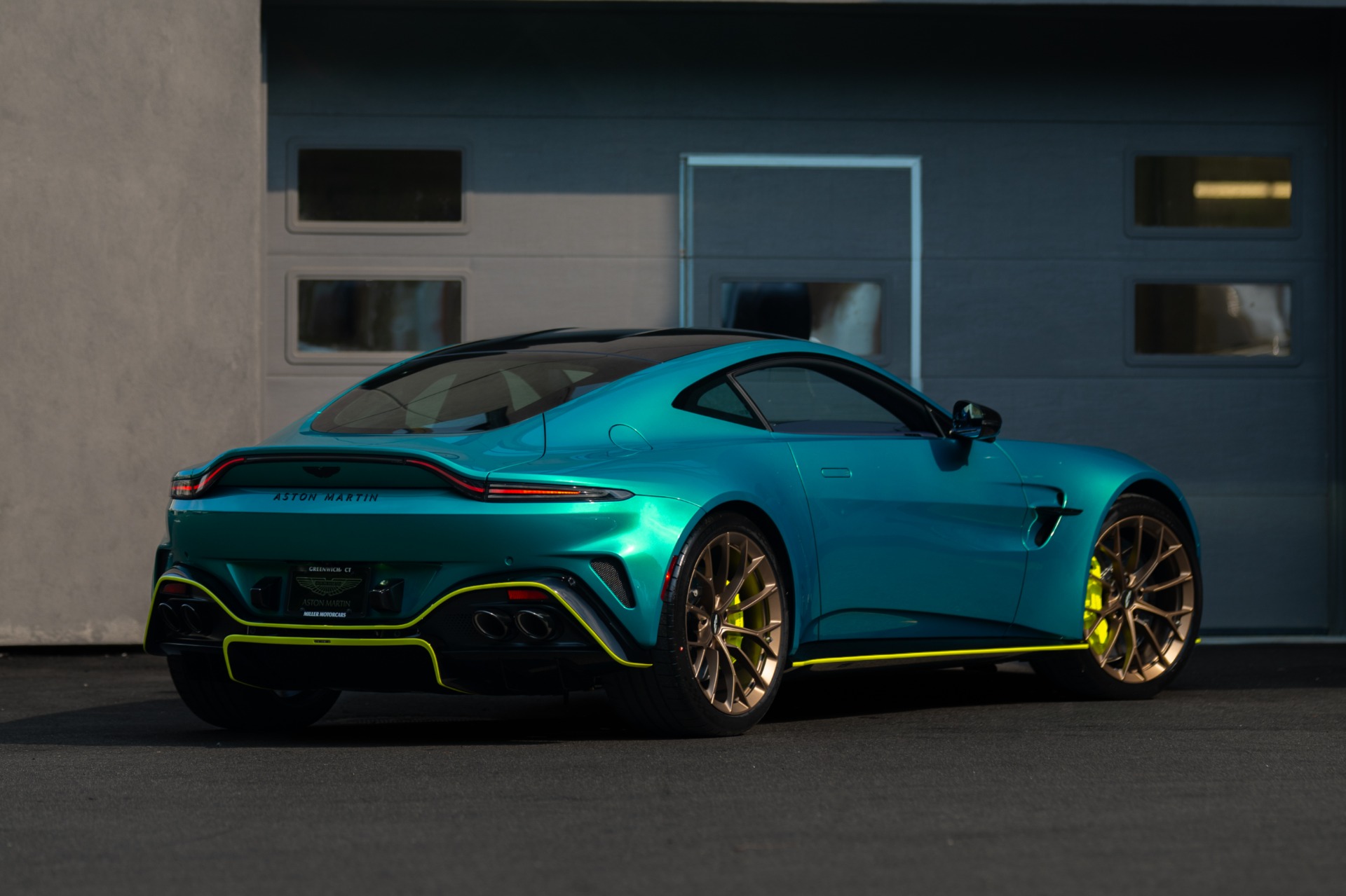 Used-2025-Aston-Martin-Vantage