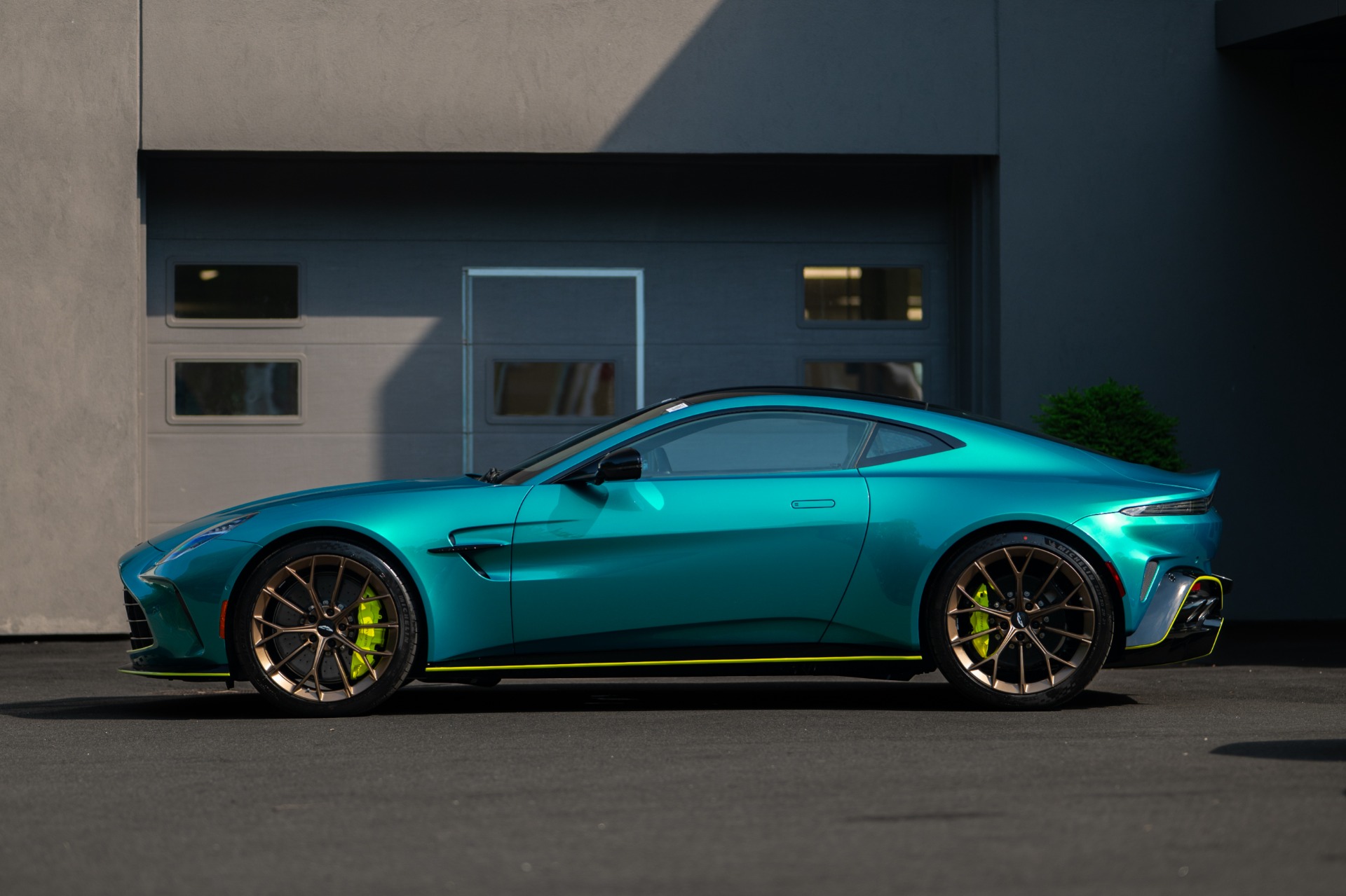 Used-2025-Aston-Martin-Vantage